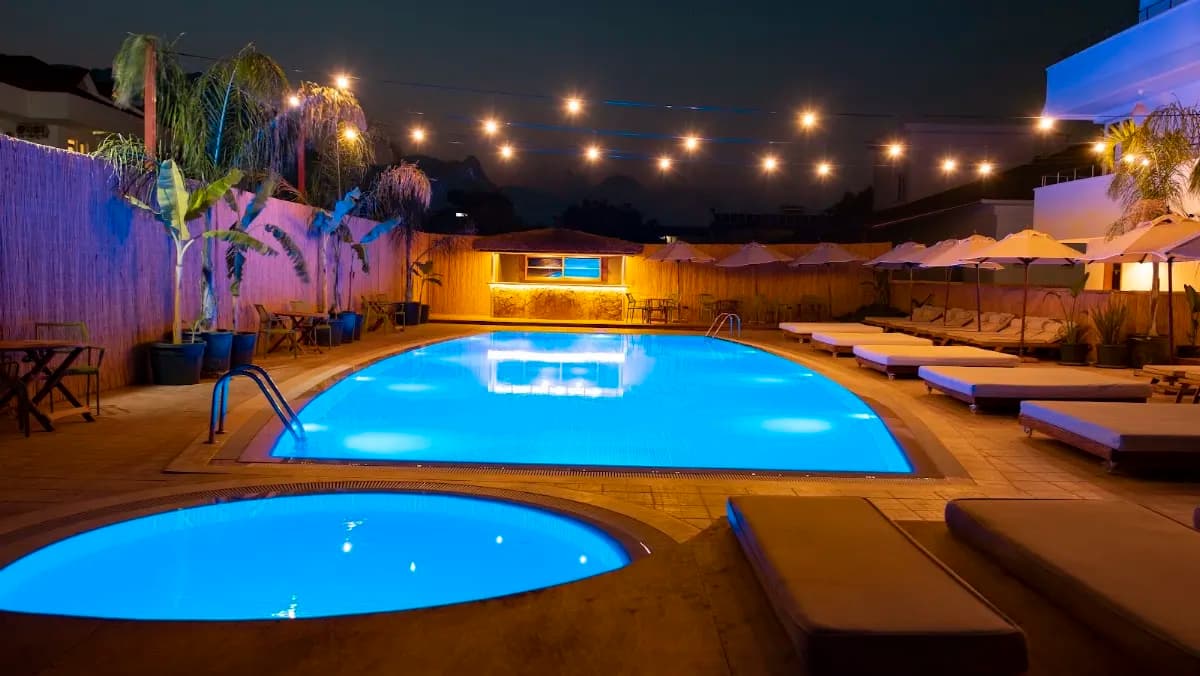 Esquire Hotels & Lounges - photo 3