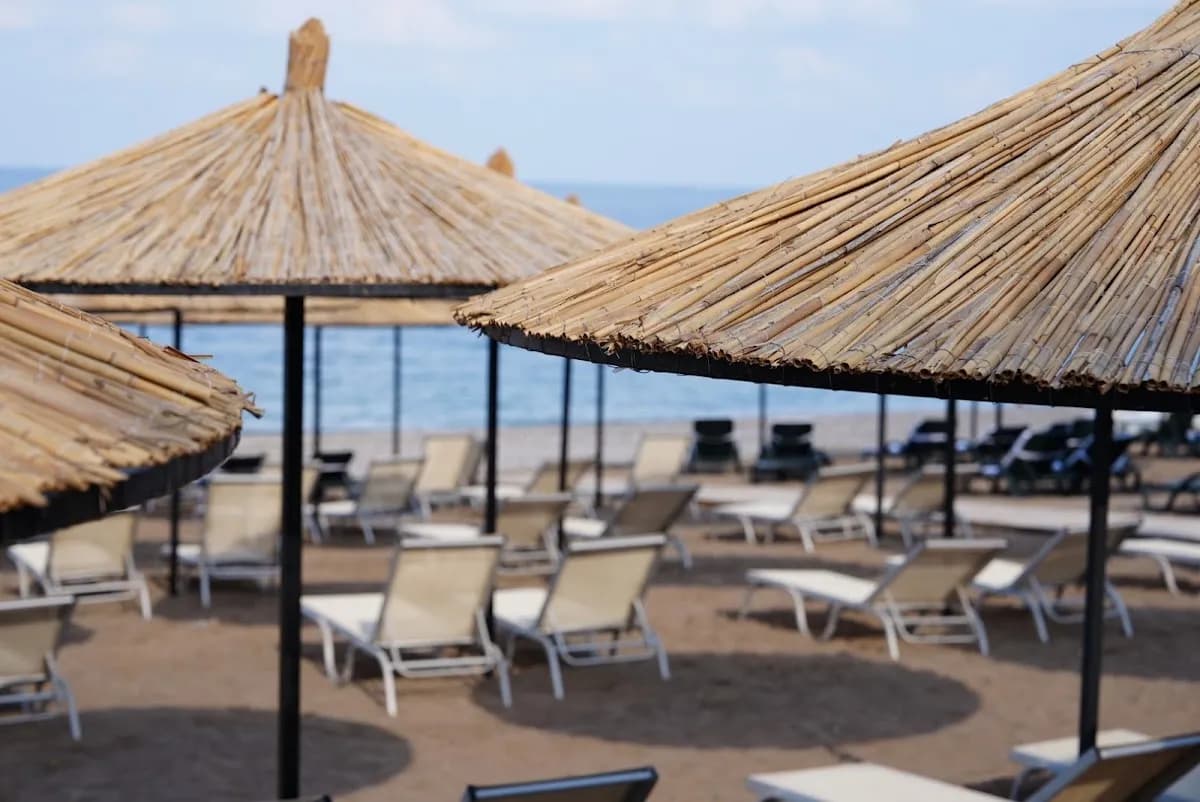 Sandhill Beach Hotel - photo 2