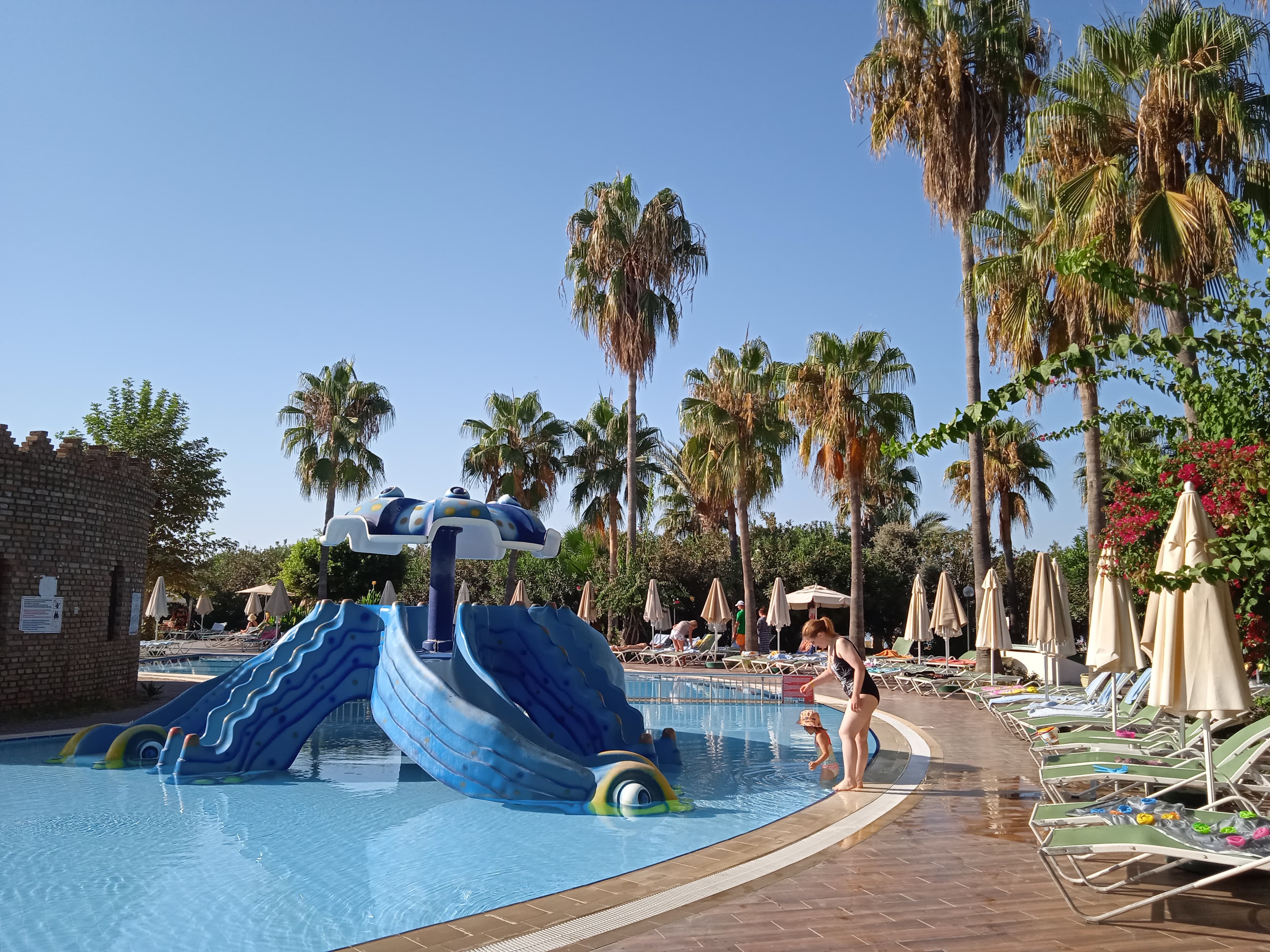MC Beach Resort Hotels - photo 9