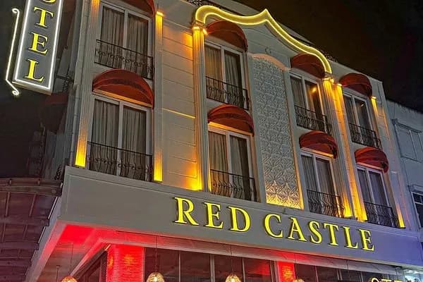 Red Castle Hotel & Bar