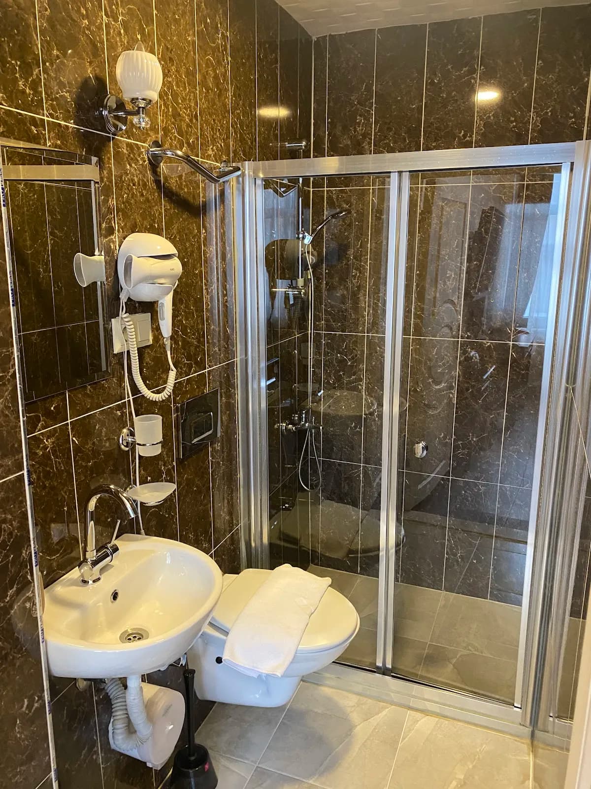 The Bridge Hotel - photo 3