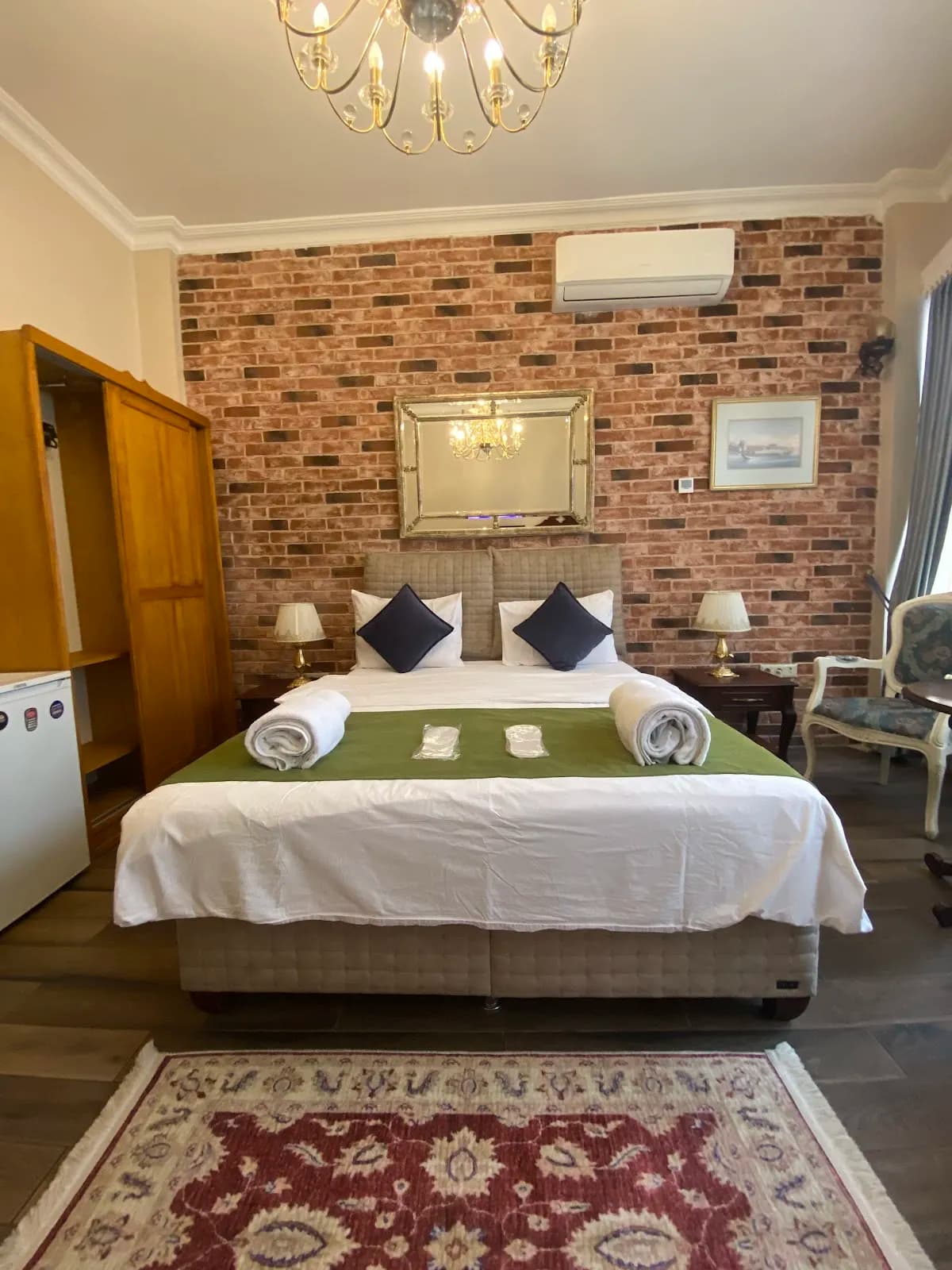 The Bridge Hotel - photo 4