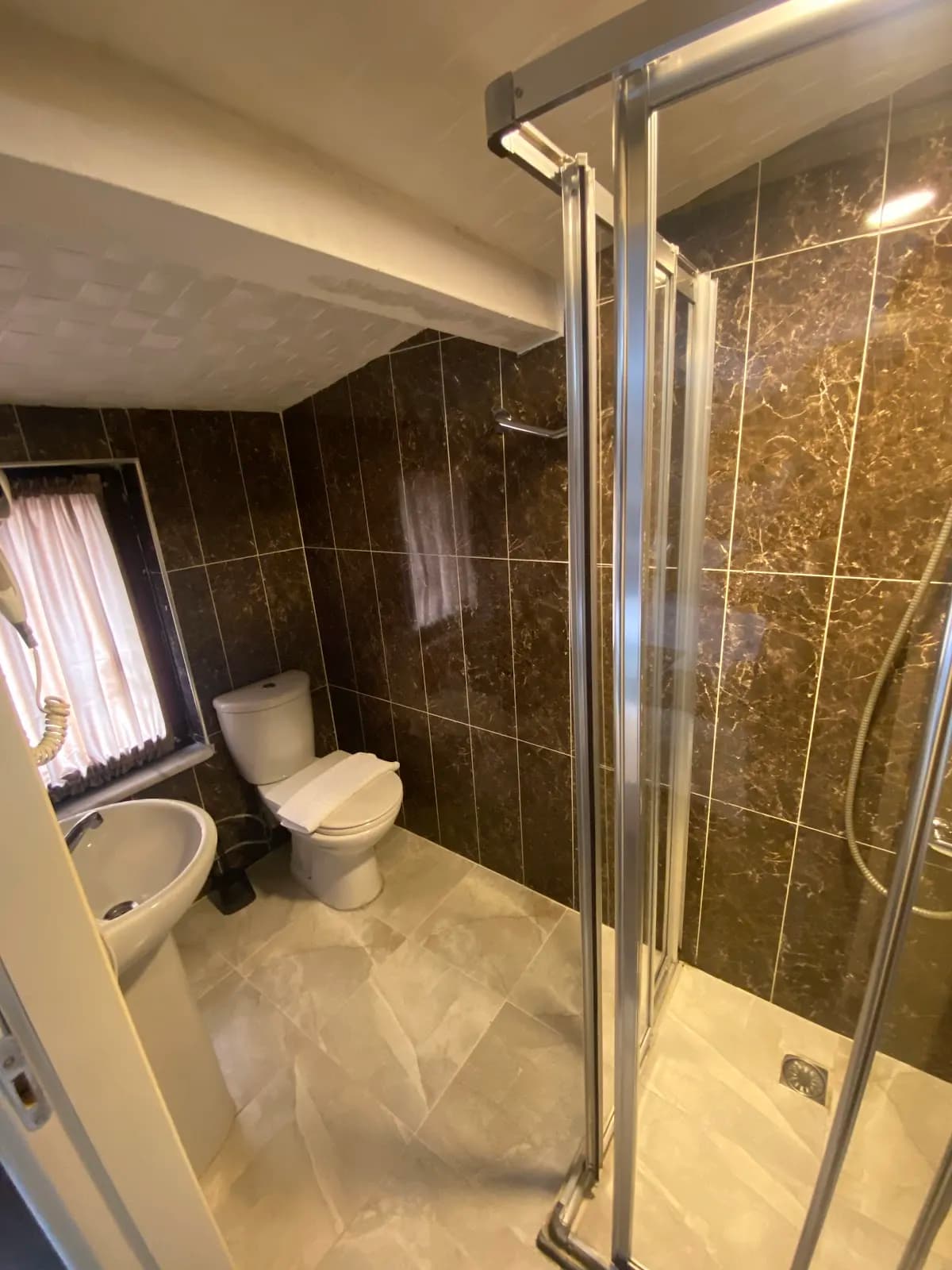 The Bridge Hotel - photo 5