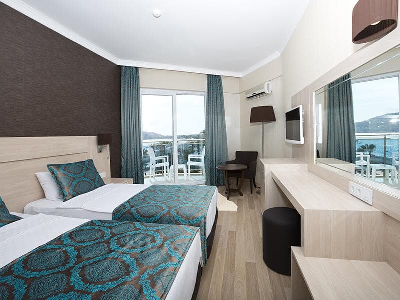 Parador Beach Hotel - photo 2