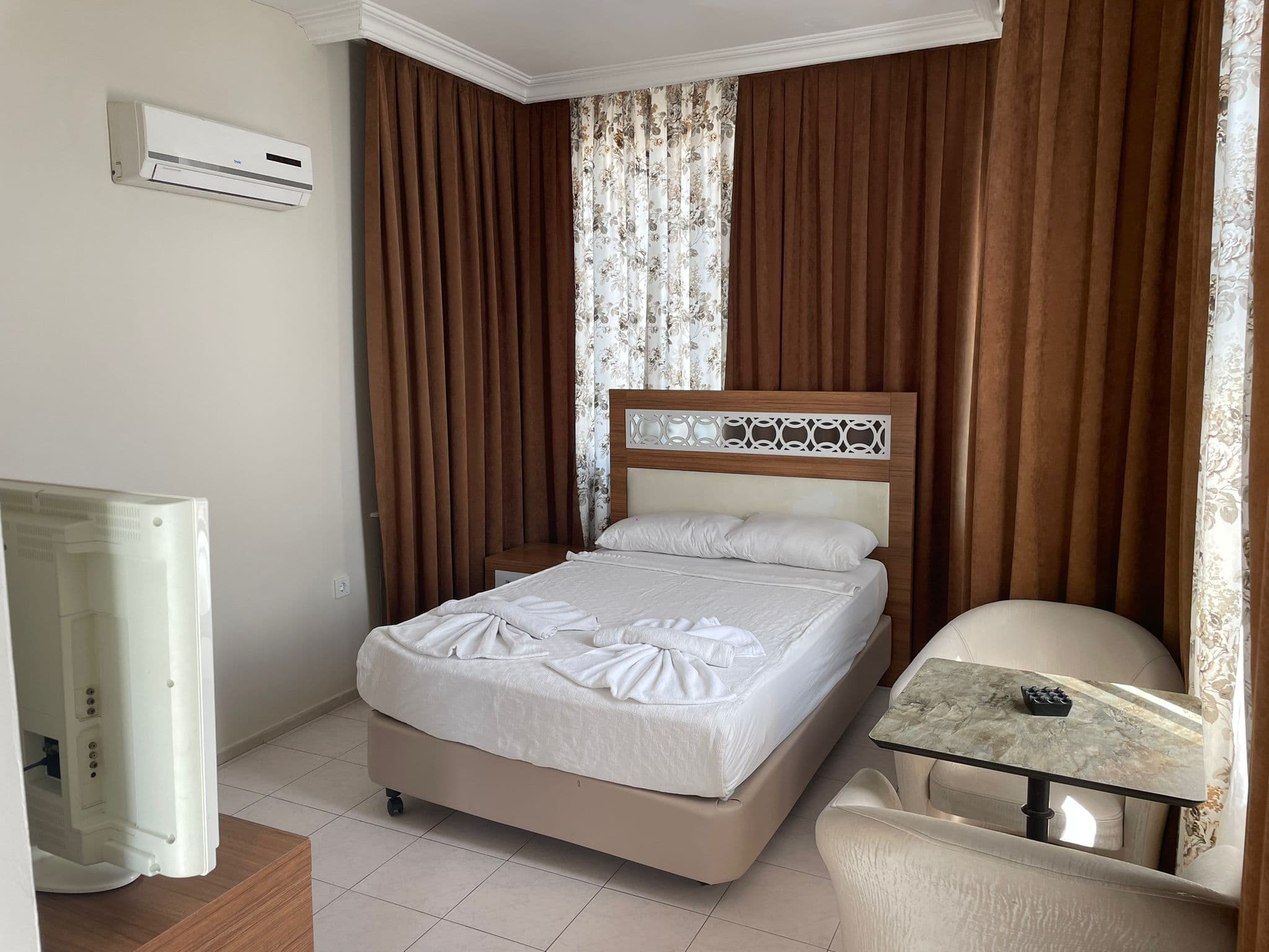 Rosella Hotel - photo 2