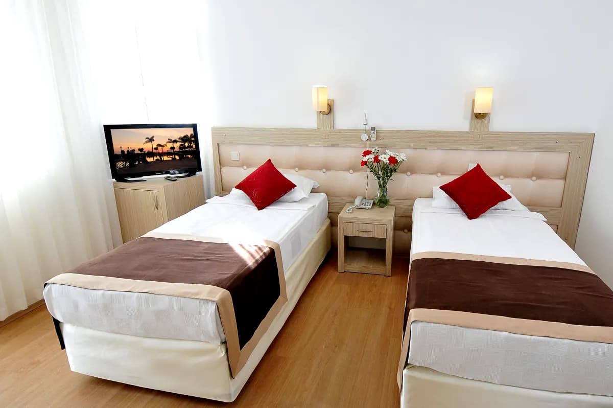 RAMIRA BEACH HOTEL - photo 2