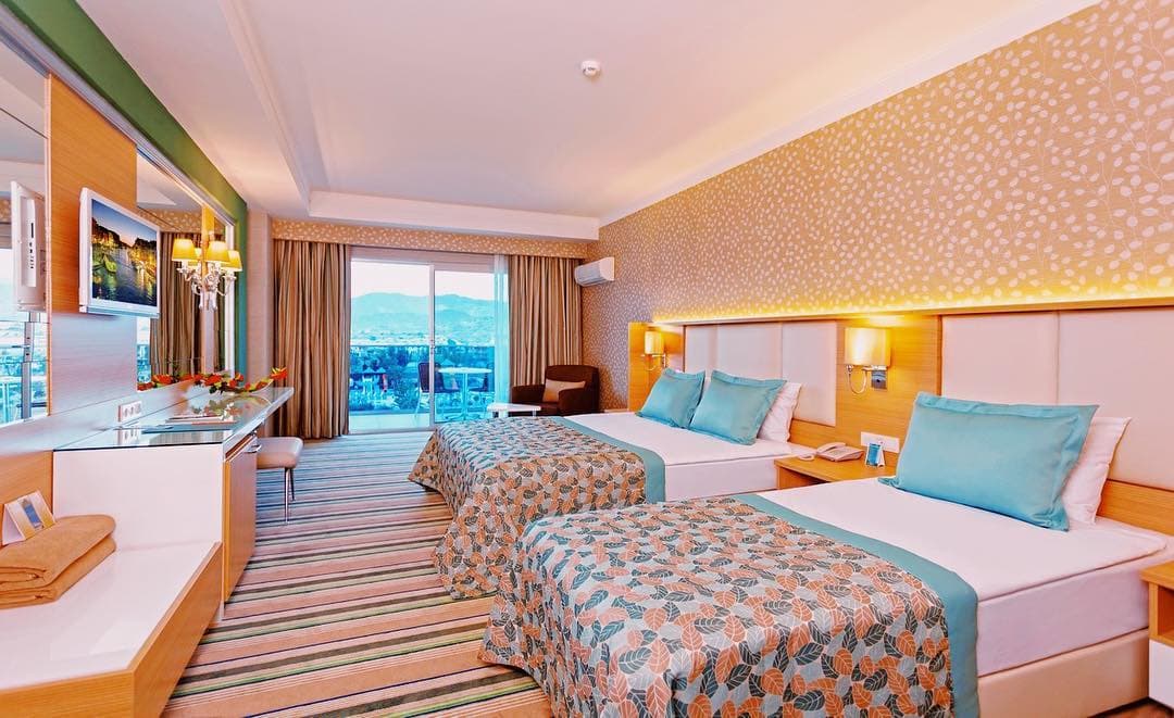 Royal Garden Select & Suite Hotel - photo 2