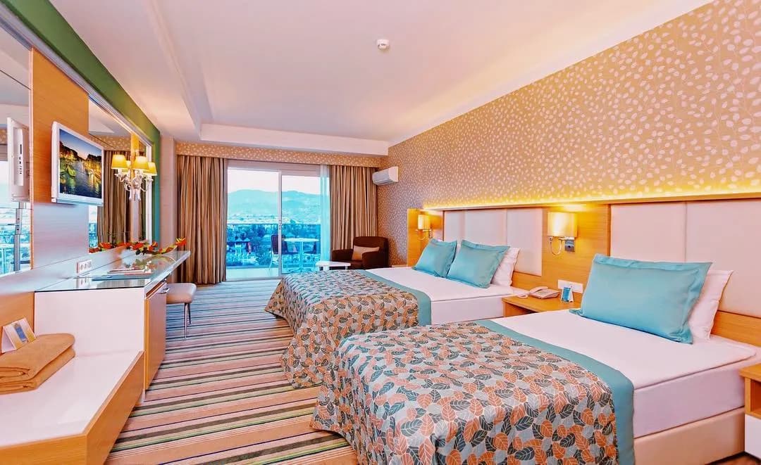 Royal Garden Select & Suite Hotel - photo 2
