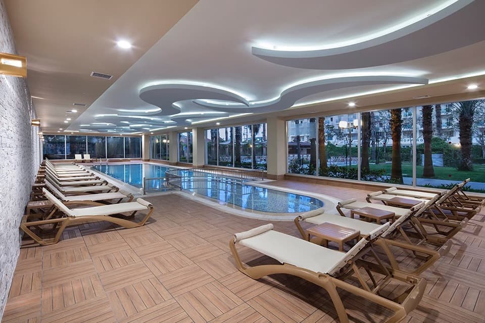 Royal Garden Select & Suite Hotel - photo 8