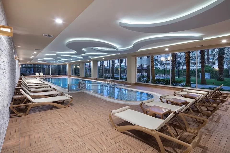 Royal Garden Select & Suite Hotel - photo 8