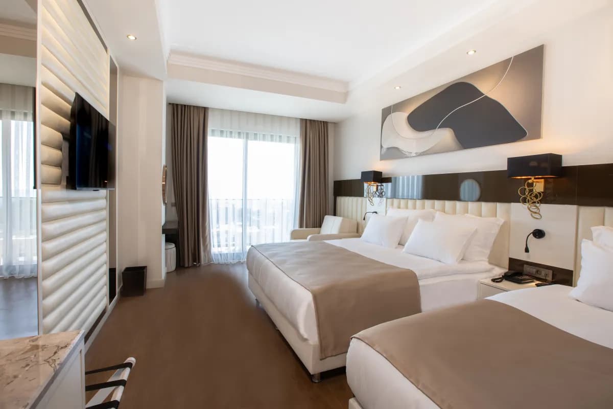Serenity Queen Hotel - photo 2