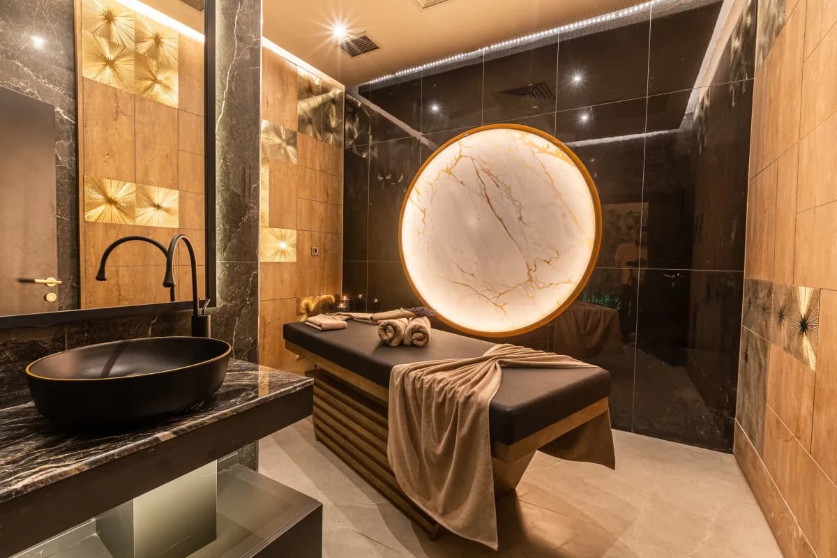 Serenity Queen Hotel - photo 4