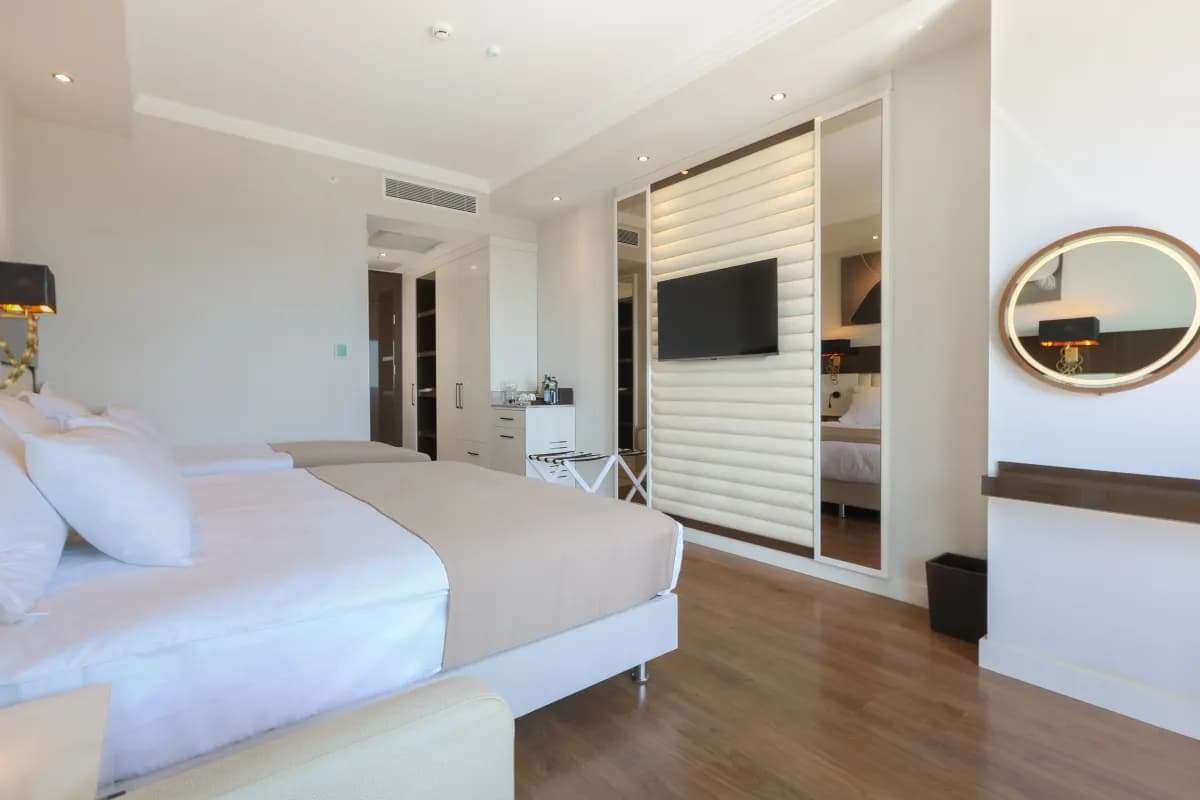Serenity Queen Hotel - photo 7