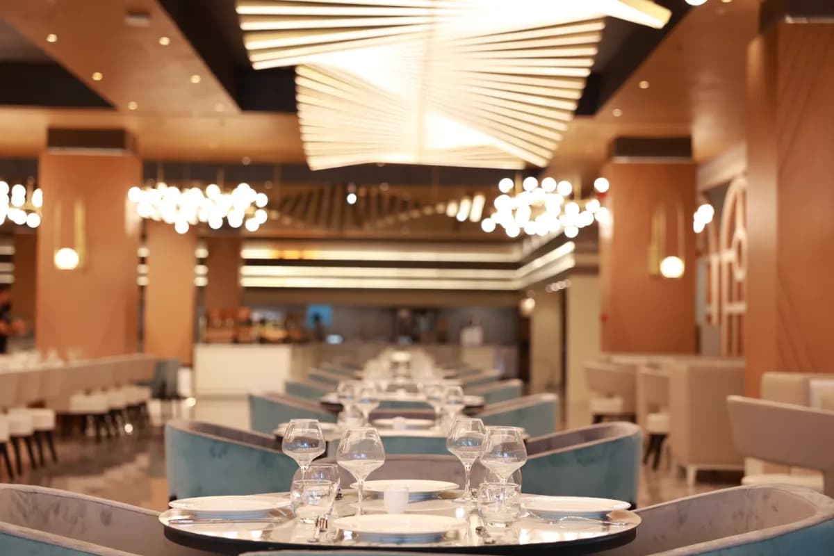 Serenity Queen Hotel - photo 9