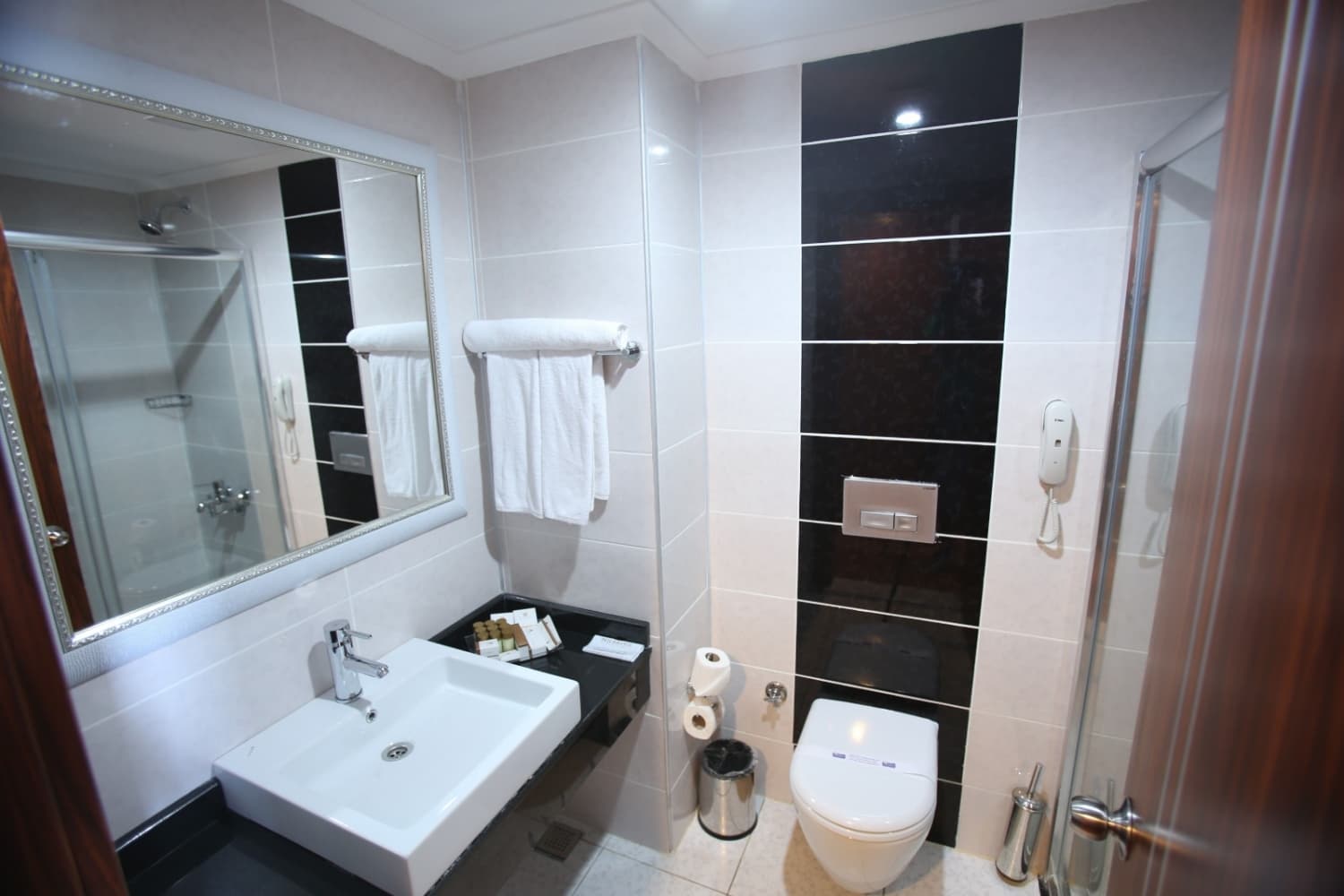 Throne Beach Resort & Spa - photo 4