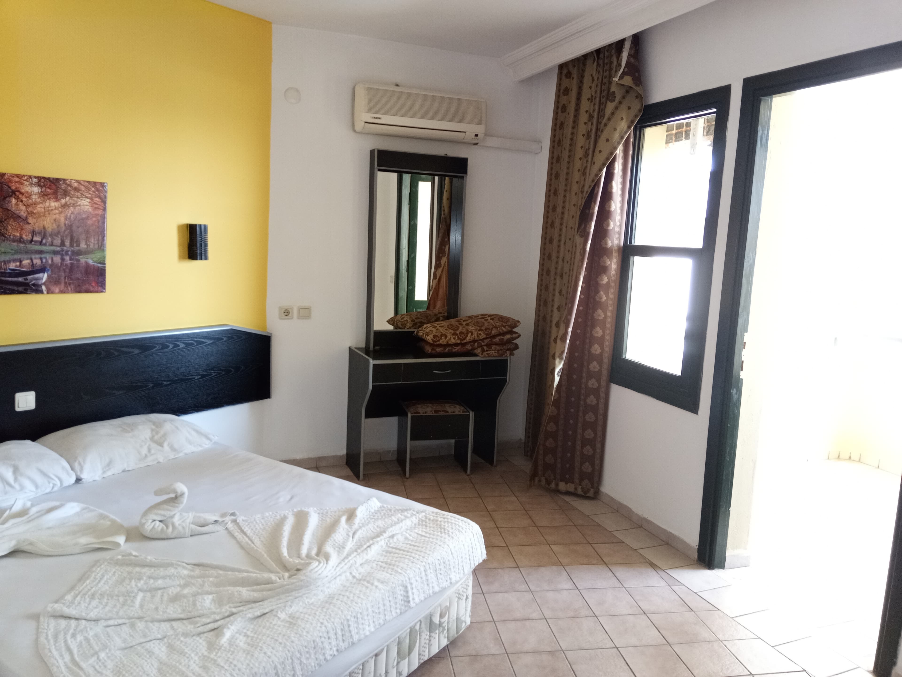 Gold Twins Suit Hotel - photo 2