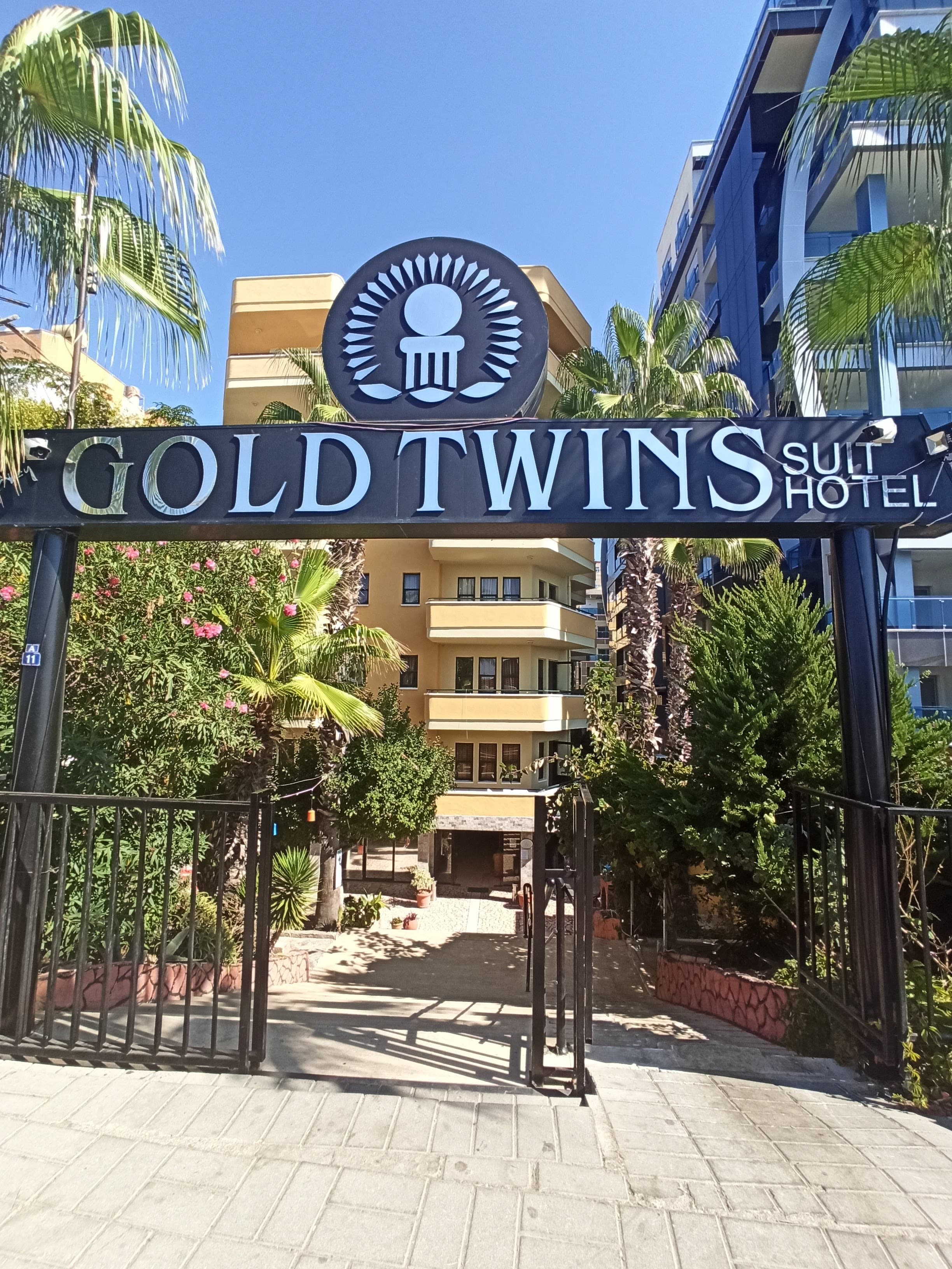 Gold Twins Suit Hotel - photo 7