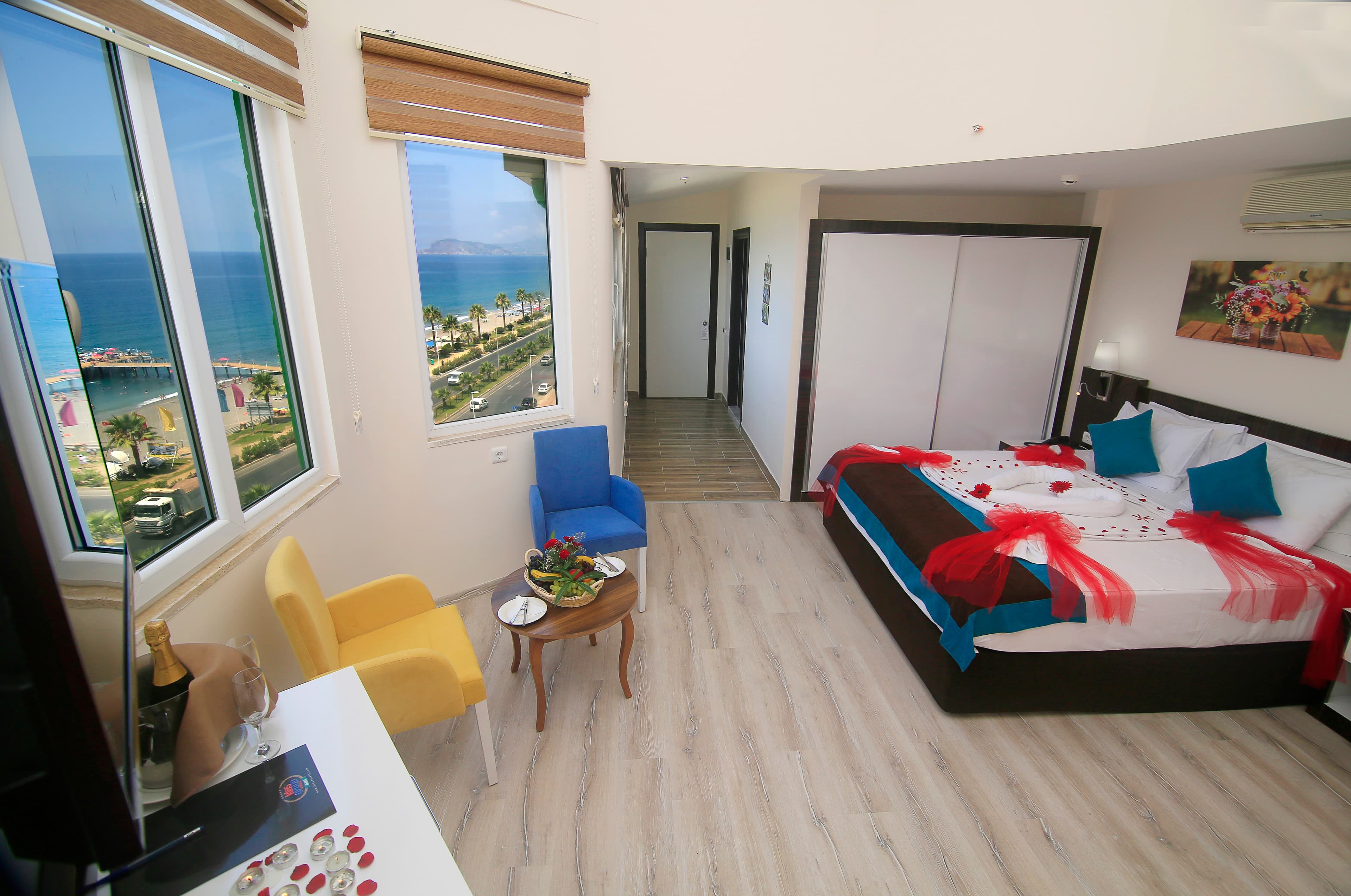 Klas More Beach Hotel - photo 2