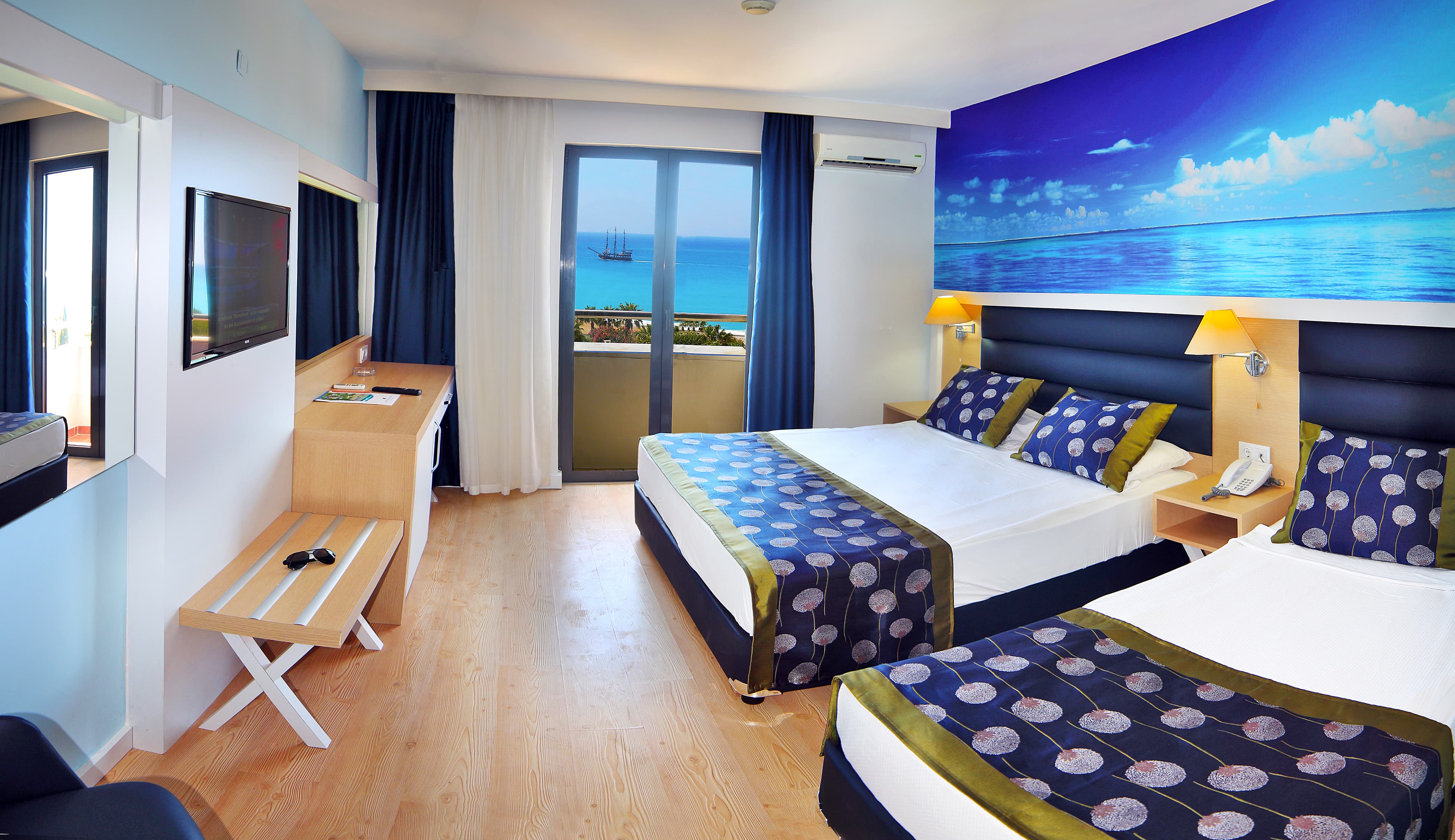 Club Aqua Plaza - photo 2