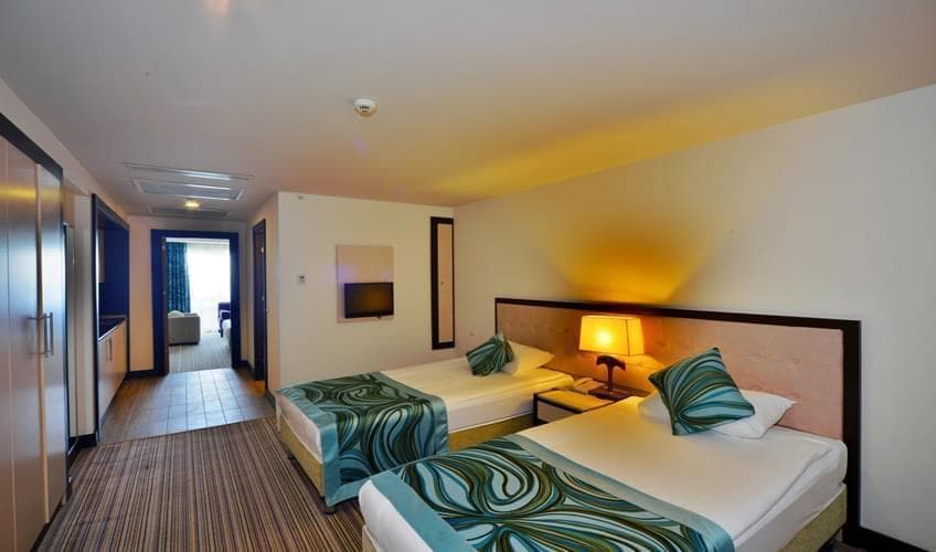 Orange County Resort Hotel - photo 2