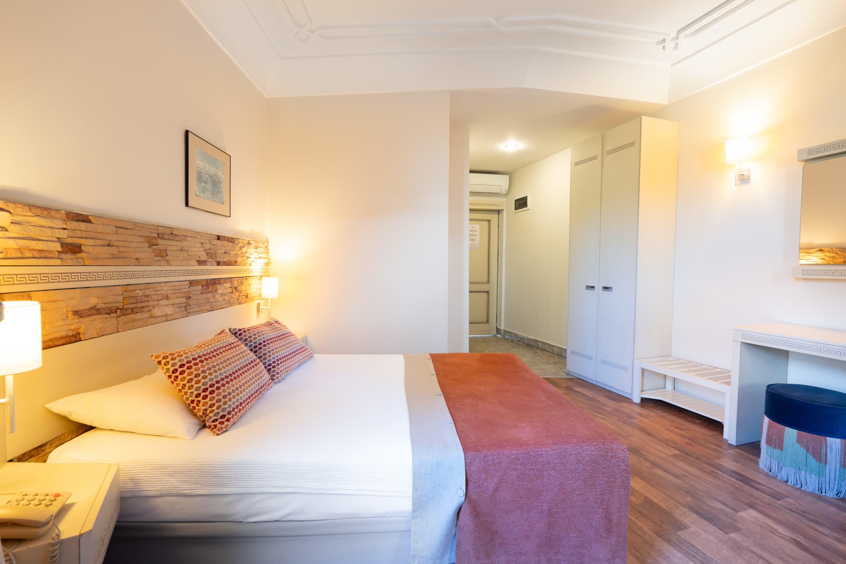 Aspen Hotel - photo 2