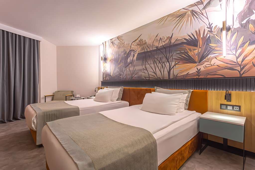 Best Western Plus Khan Hotel - photo 2