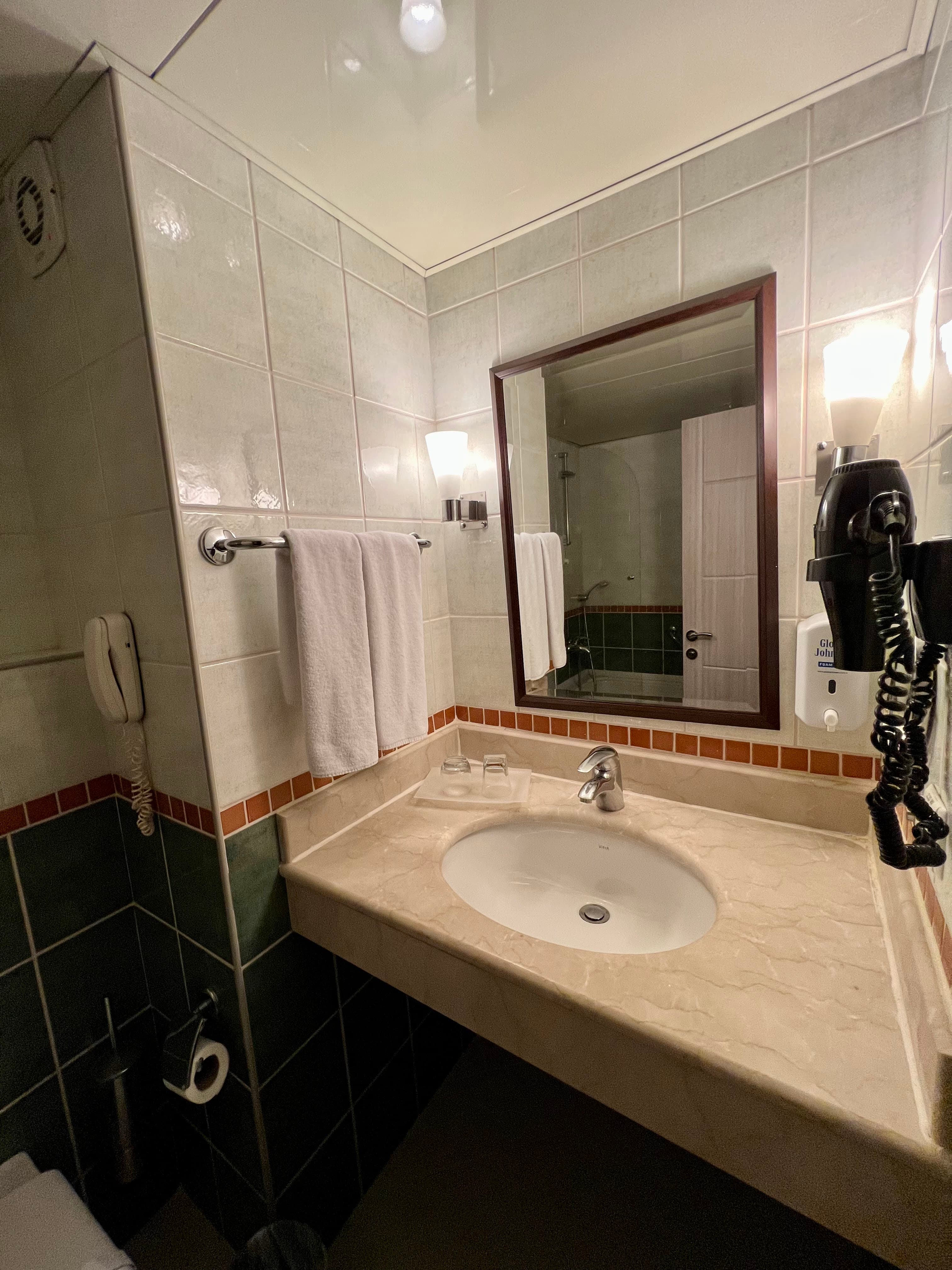 Best Western Plus Khan Hotel - photo 4