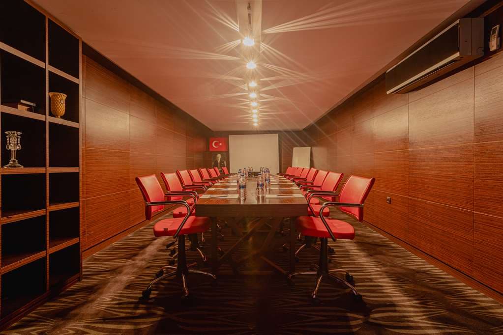 Best Western Plus Khan Hotel - photo 10