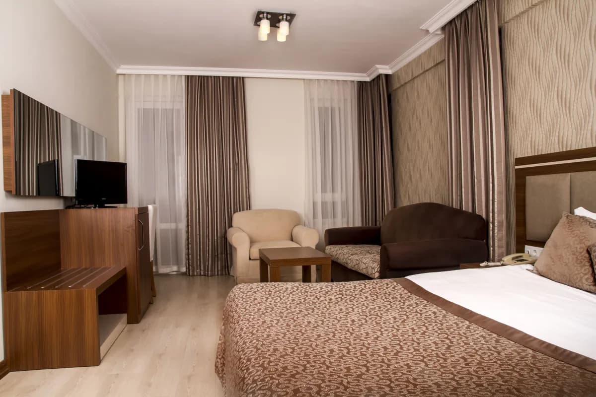The Corner Park Hotel - photo 2