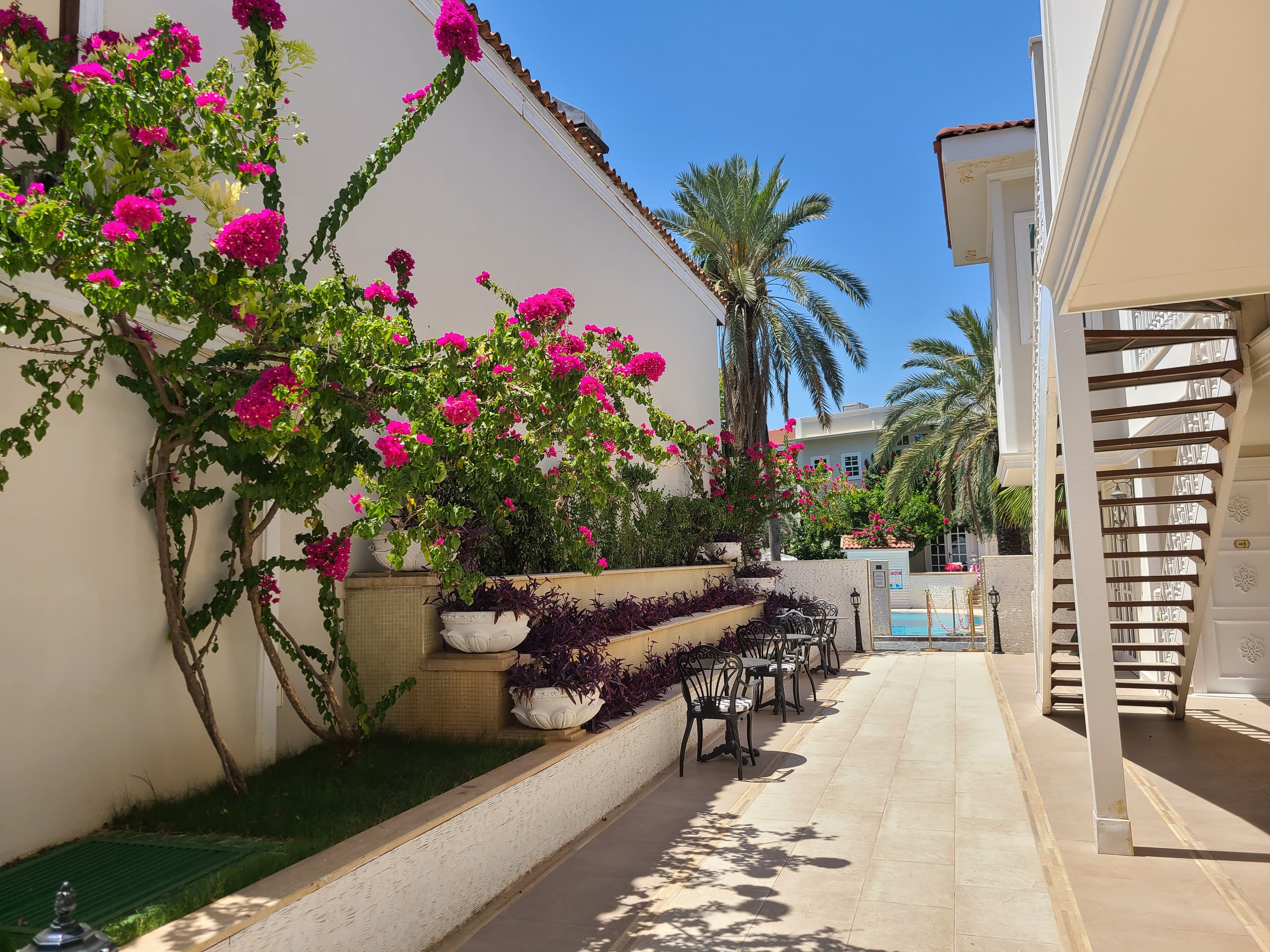 Elegance East Hotel