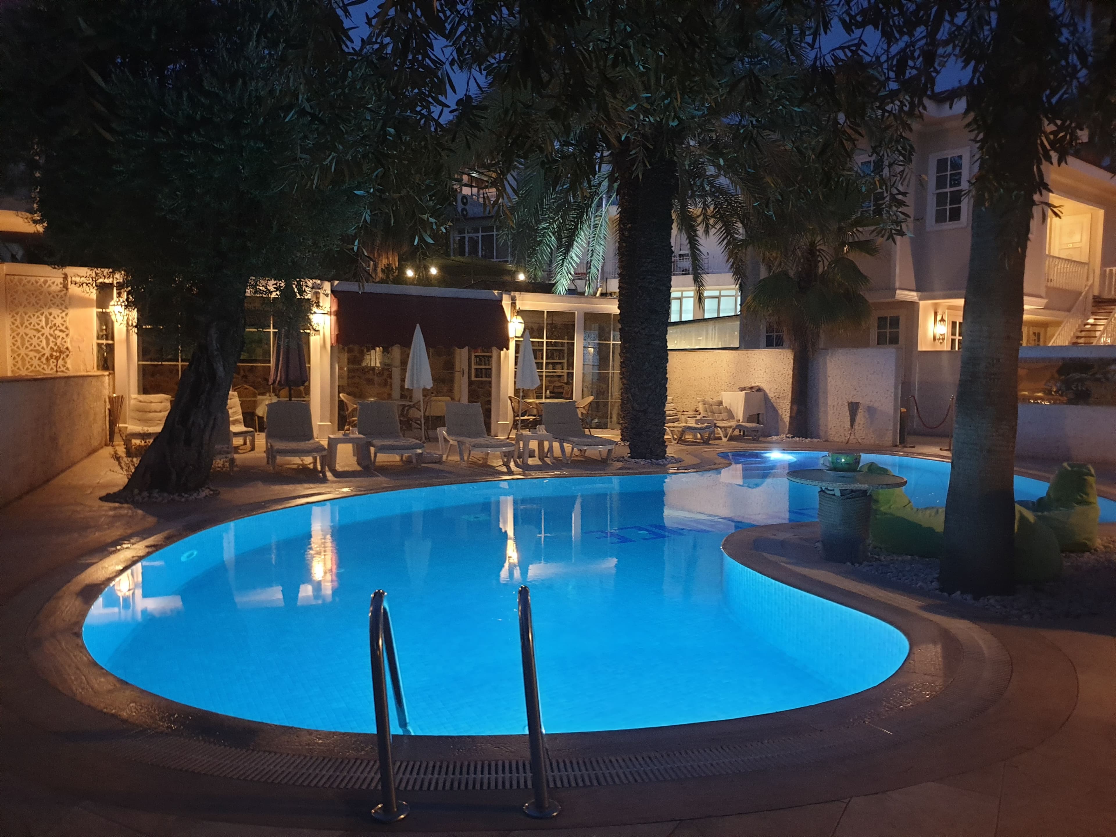 Elegance East Hotel - photo 6