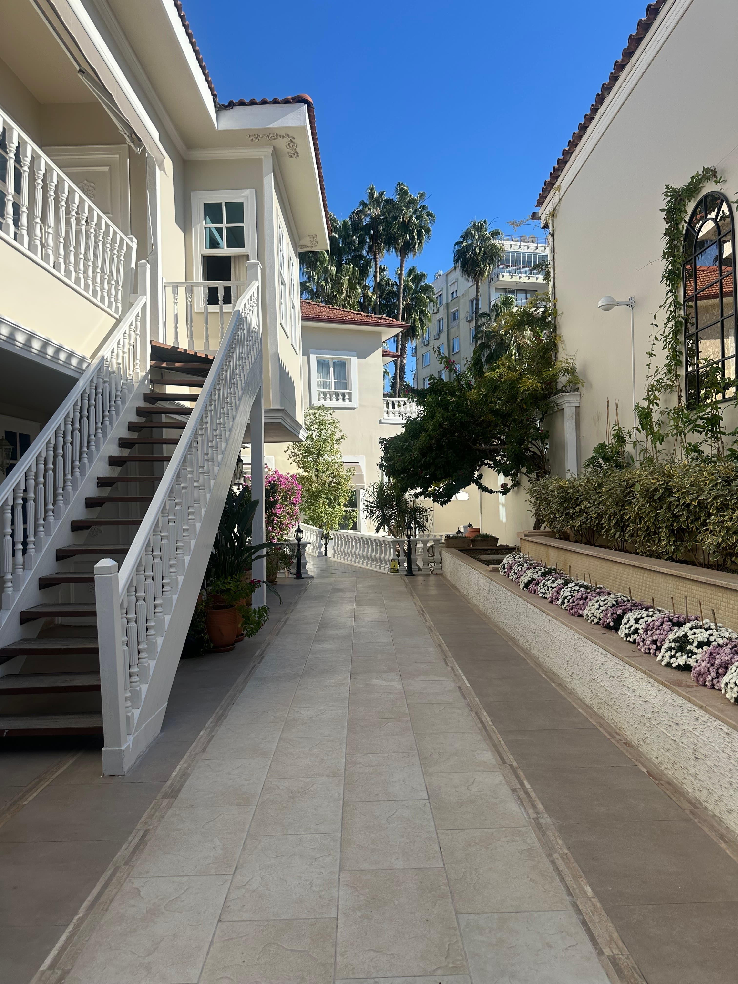 Elegance East Hotel - photo 8