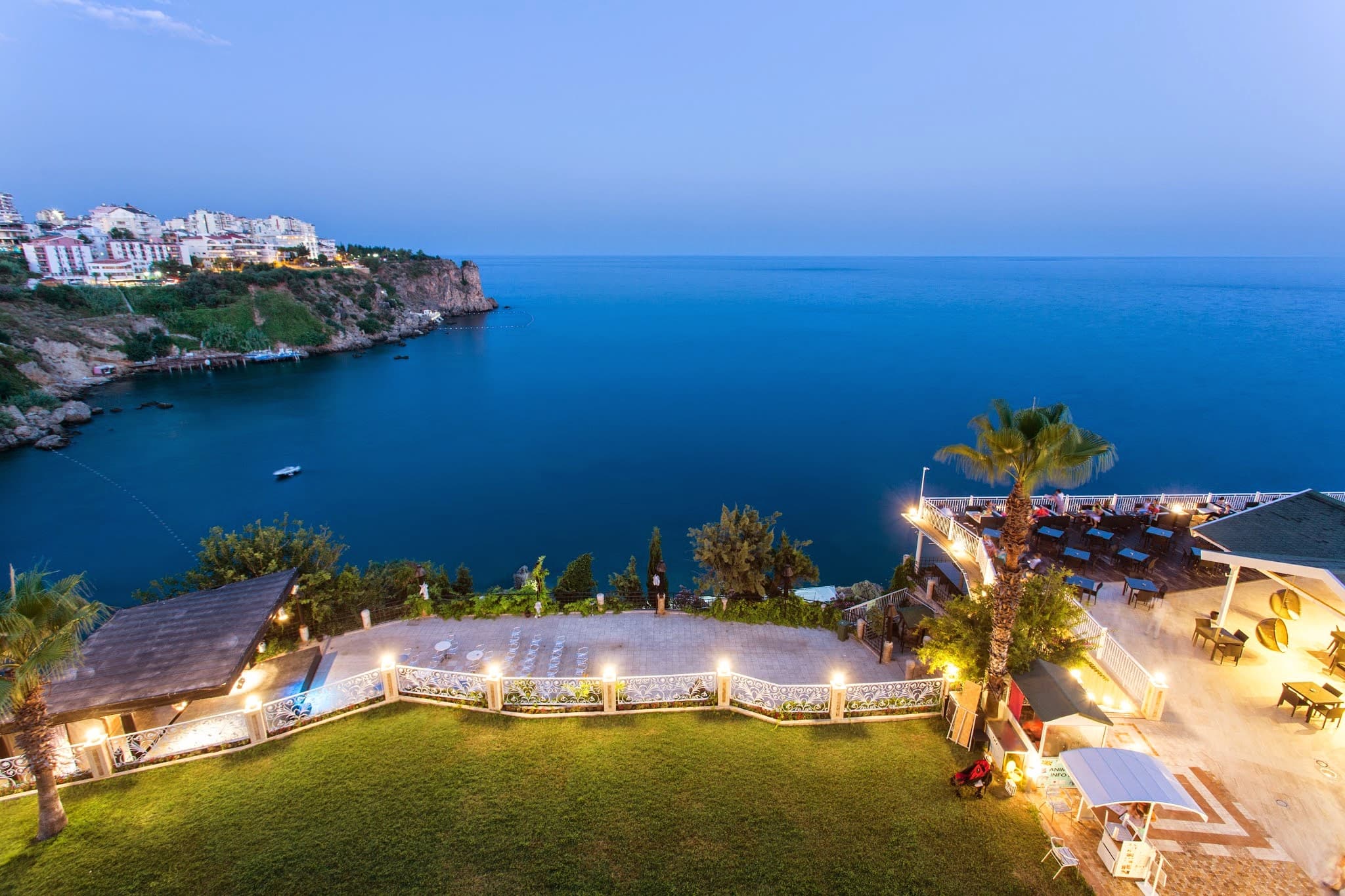 FALCON HOTEL - photo 4