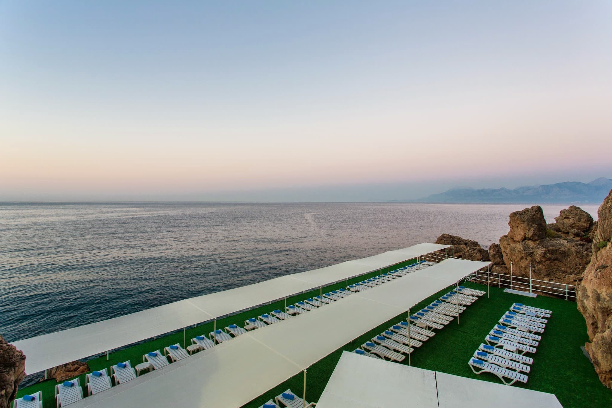 FALCON HOTEL - photo 6