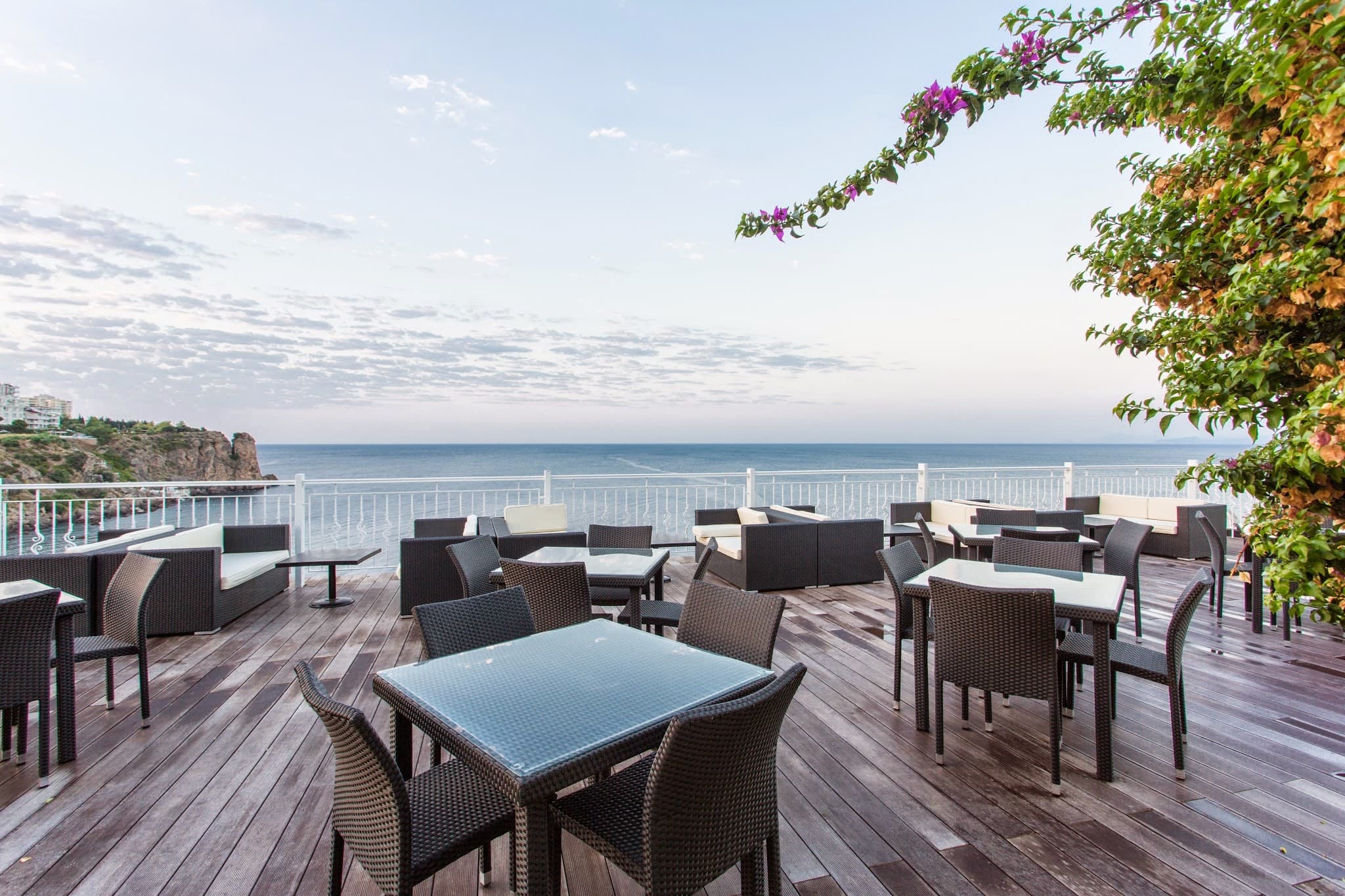 FALCON HOTEL - photo 9