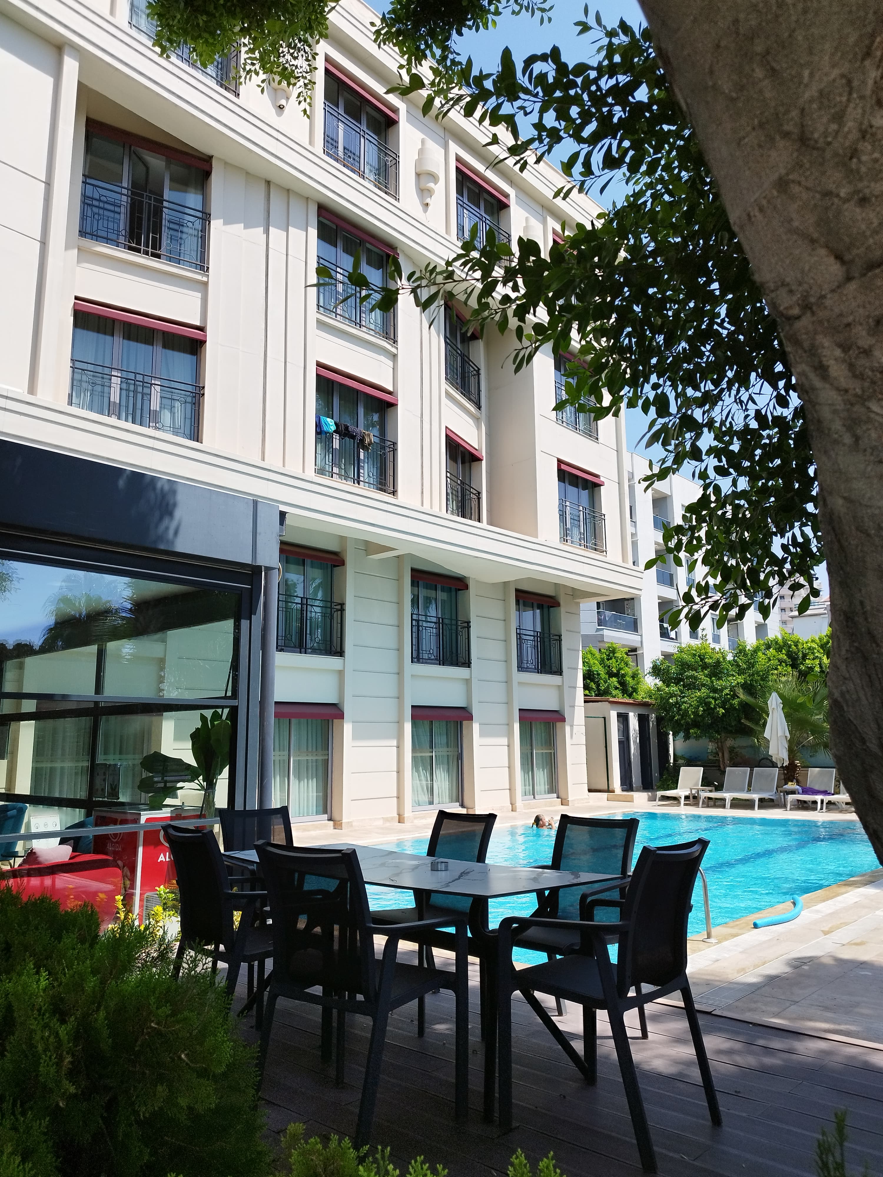 LEAF PORT HOTEL - photo 6
