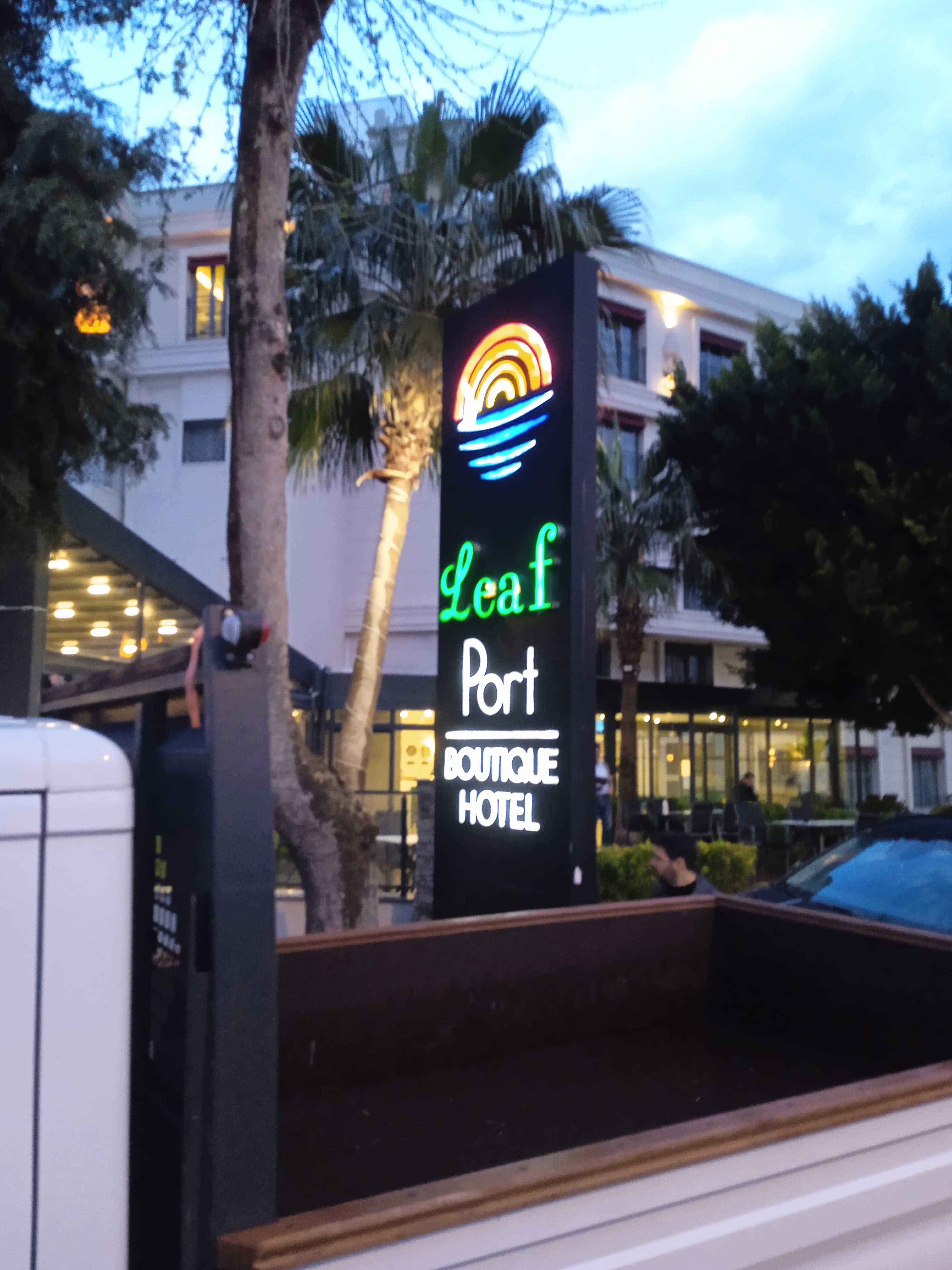LEAF PORT HOTEL - photo 8