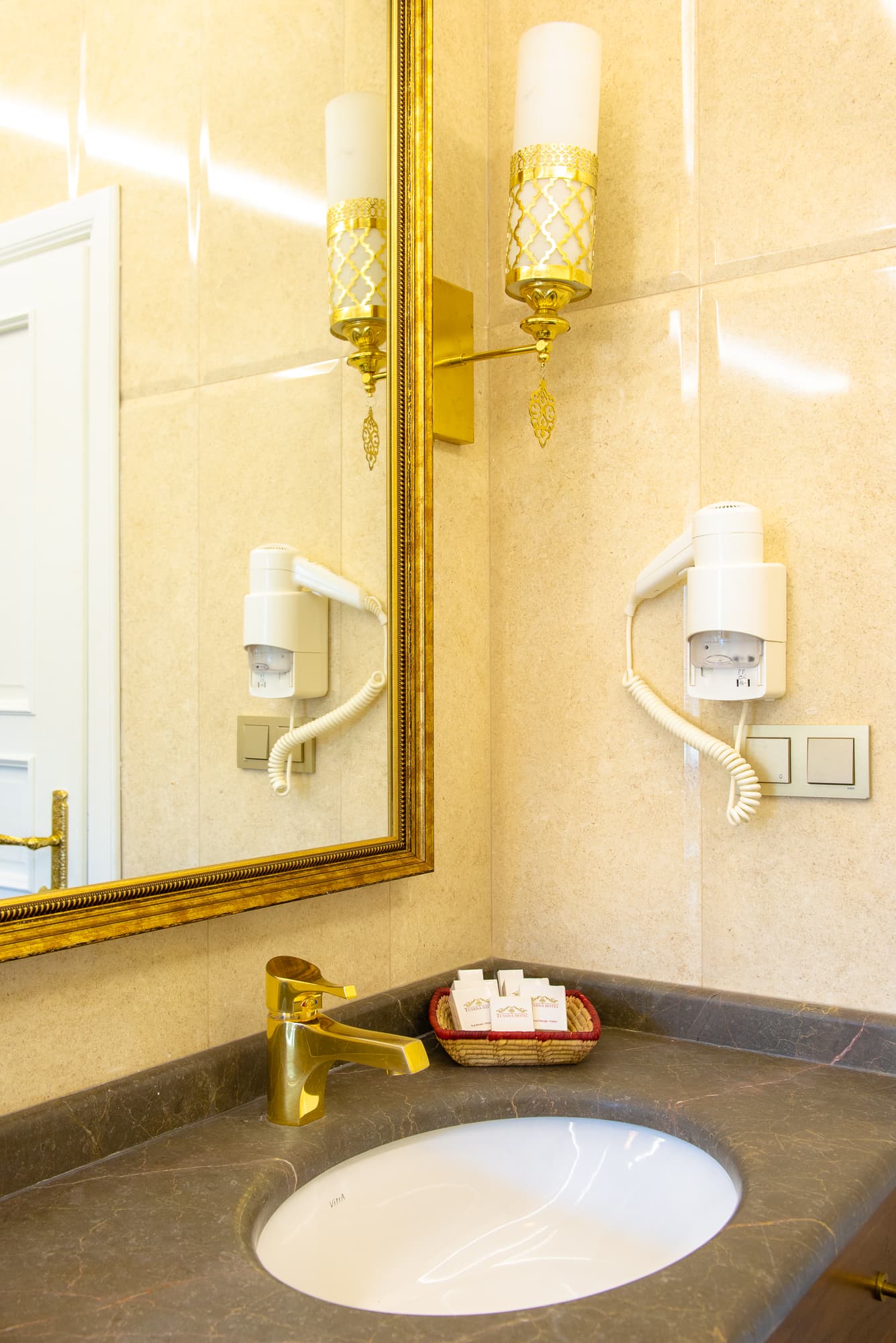 Tuvana Hotel - photo 4