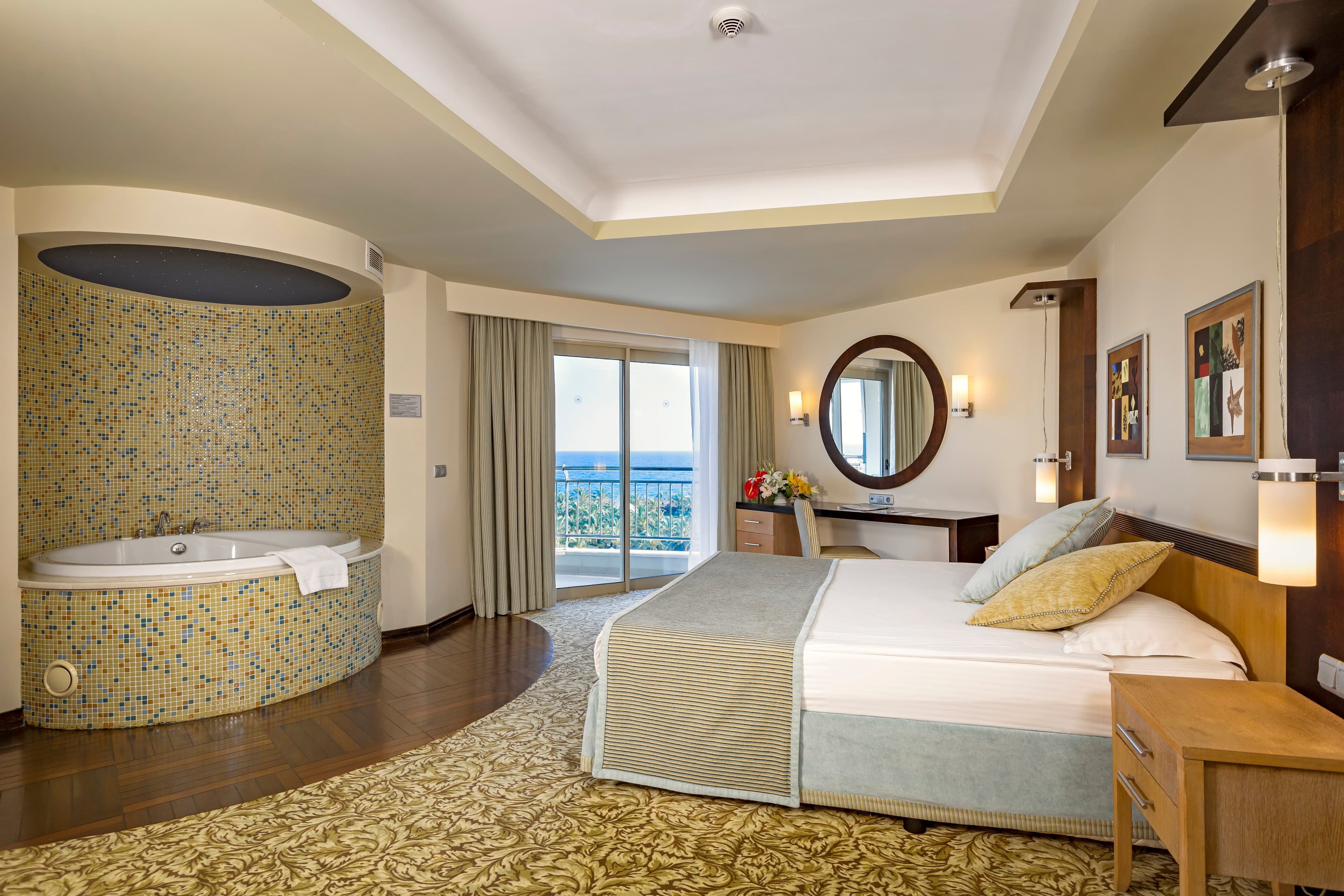 Royal Wings Hotel - photo 2