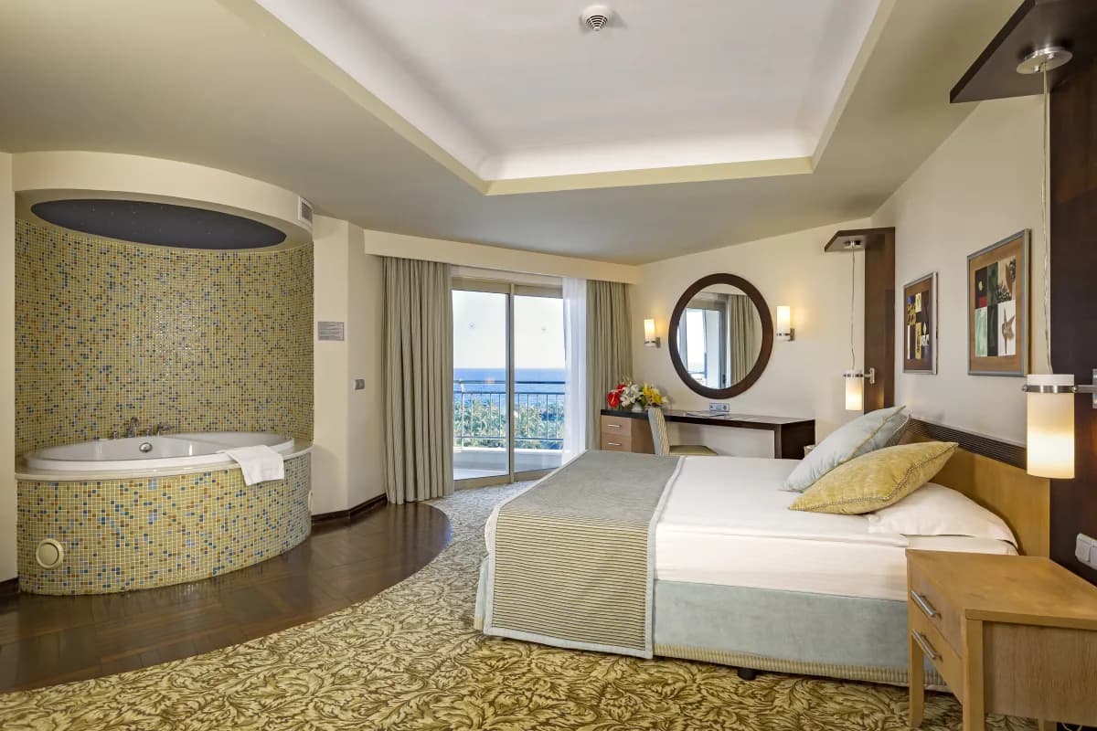 Royal Wings Hotel - photo 2