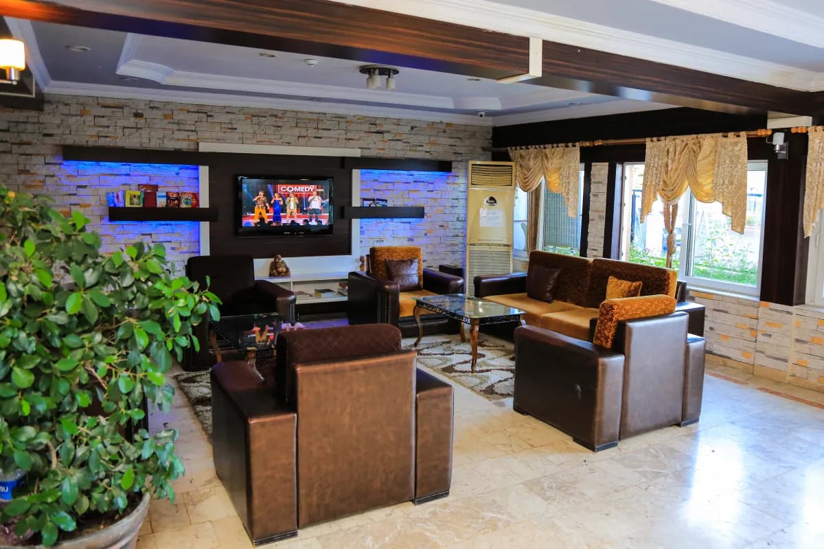 More Hotel - photo 8