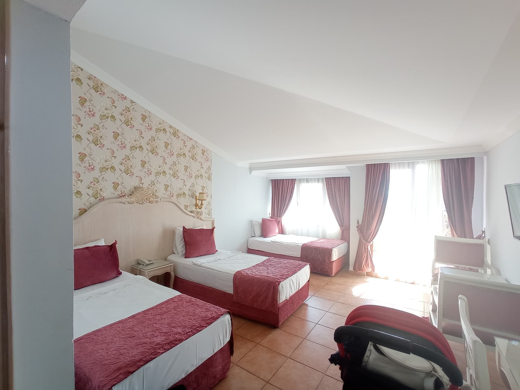 Seagull Hotel - photo 2