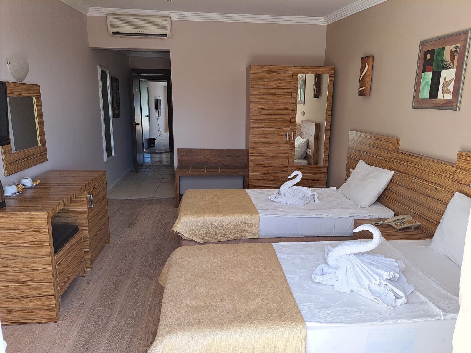 Vogue Royal Beach Hotel - photo 2