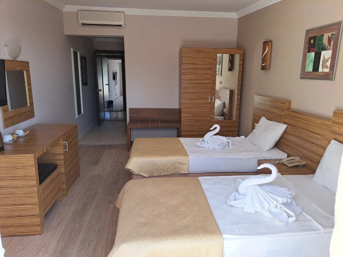 Vogue Royal Beach Hotel - photo 2