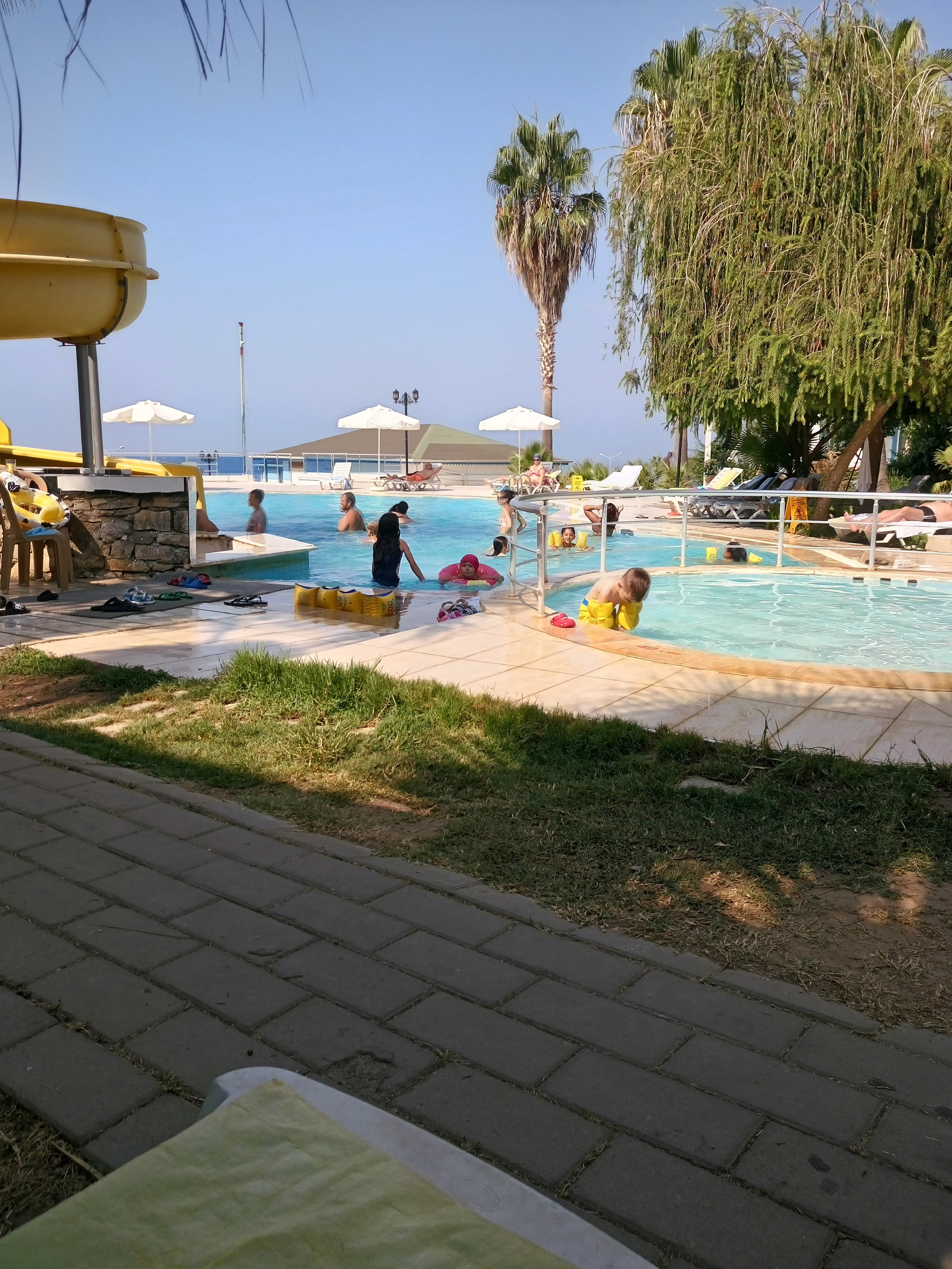 Catinsos Beach Garden Hotel - photo 8