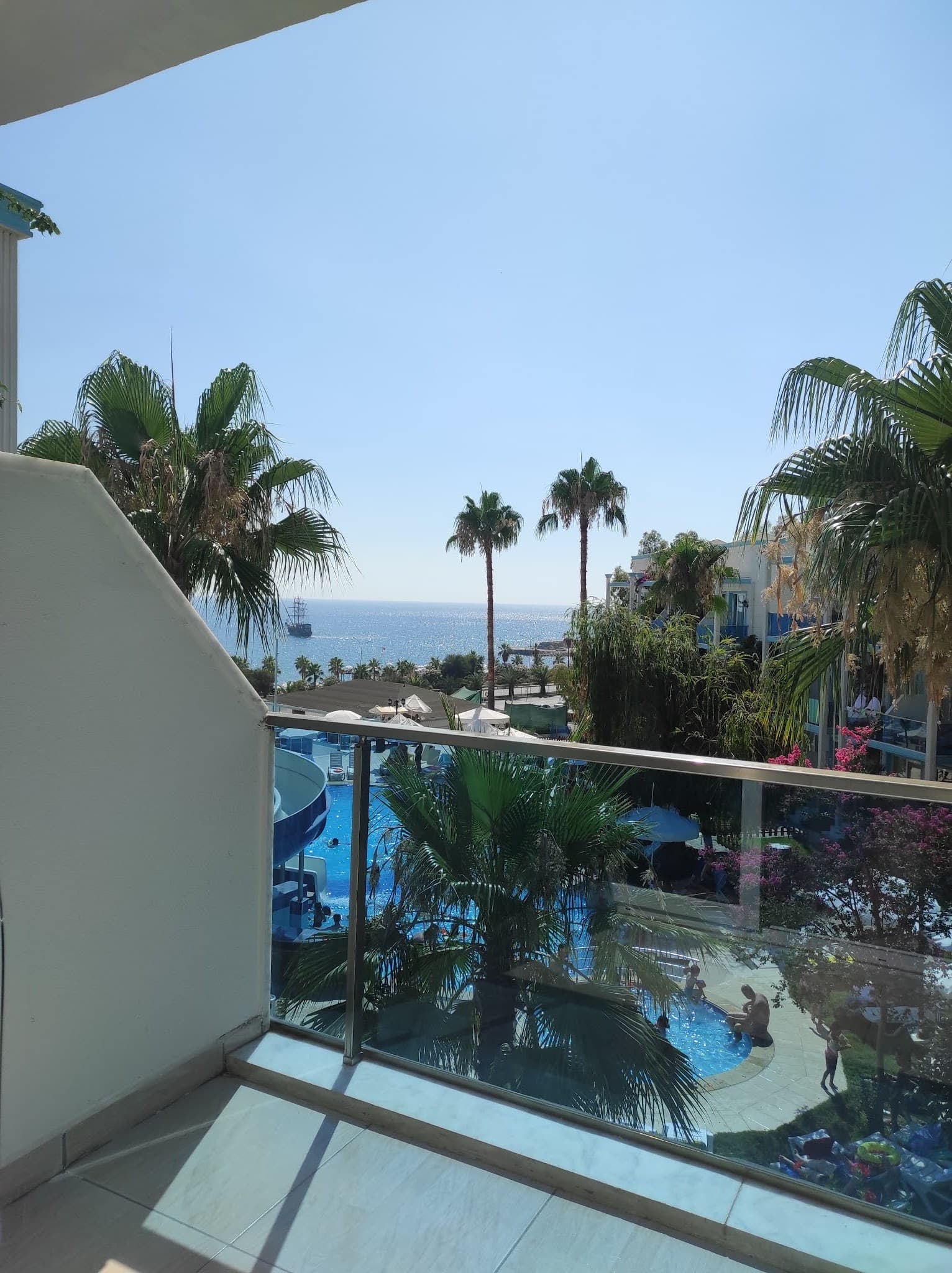 Catinsos Beach Garden Hotel - photo 9
