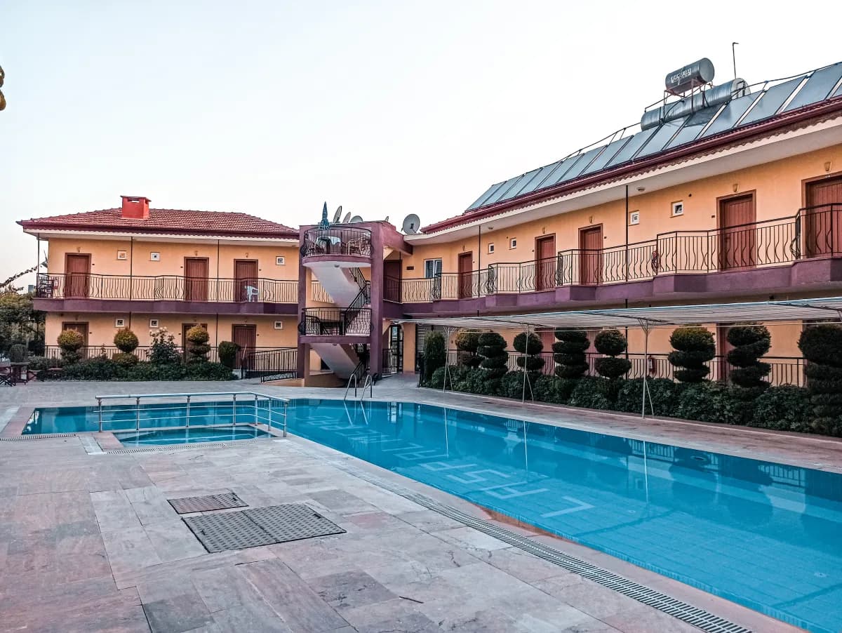Las Palmeras Hotel - photo 4