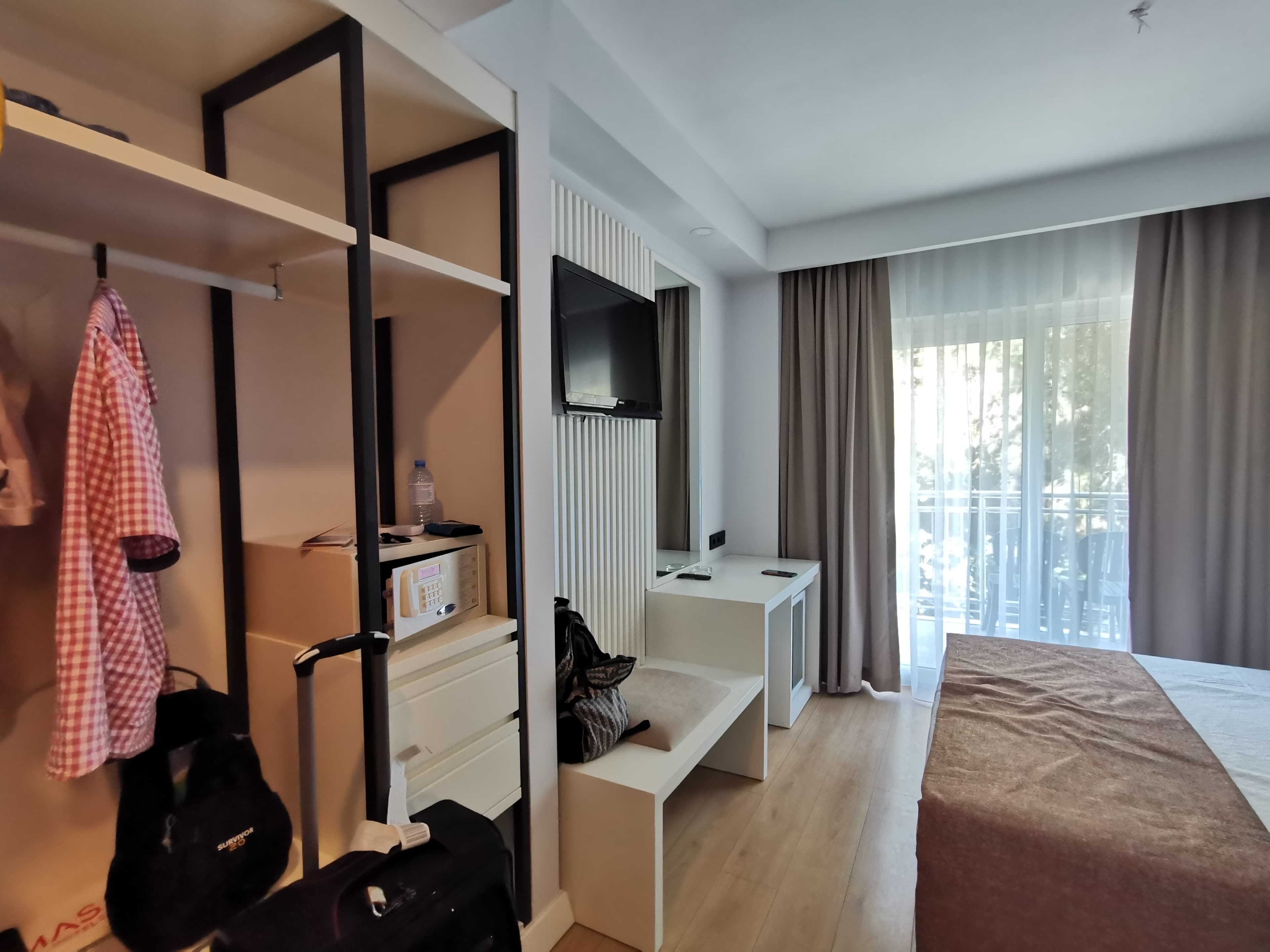 ALDER GARDEN HOTEL - photo 2