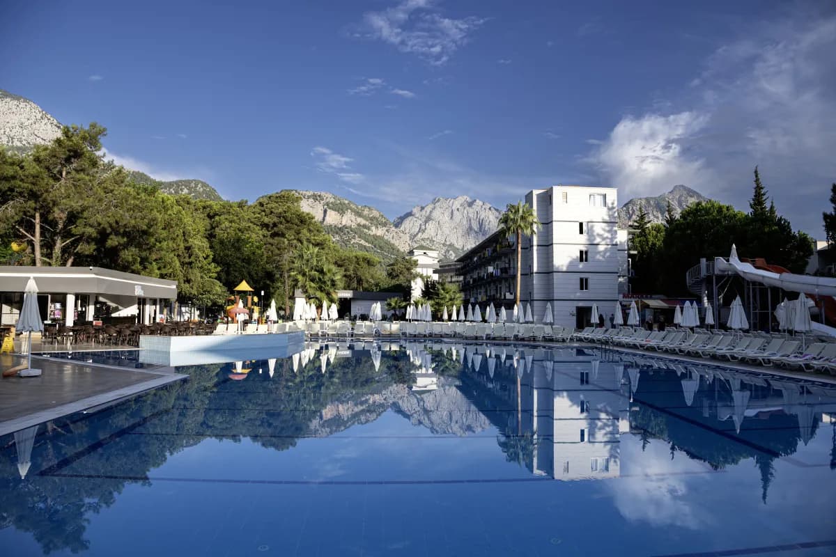 ALDER GARDEN HOTEL - photo 3
