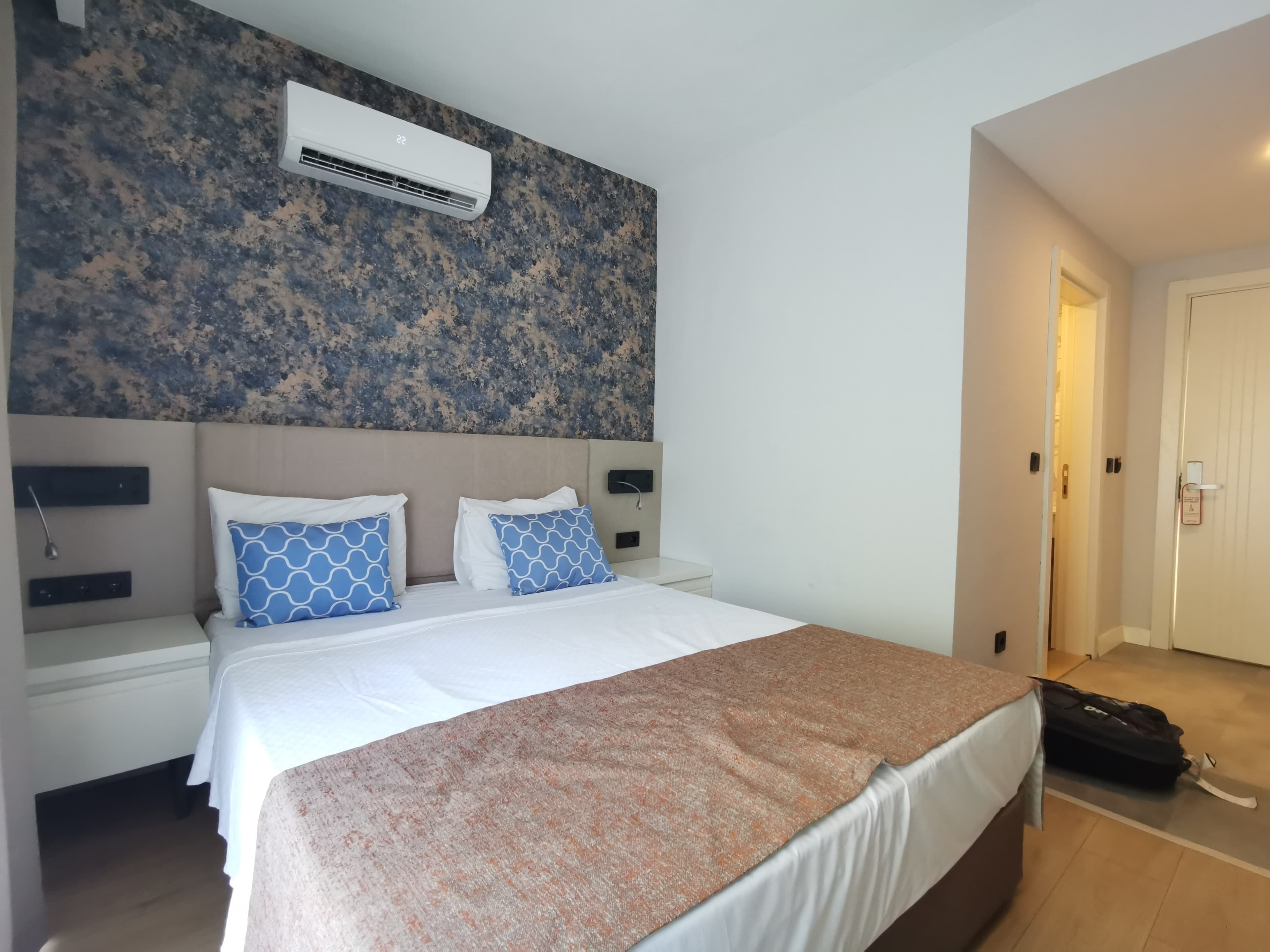 ALDER GARDEN HOTEL - photo 4